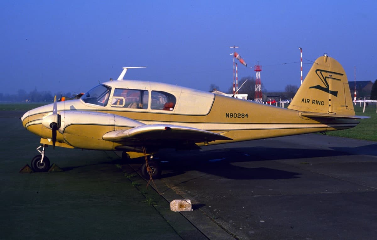N90284 — Twin-engine aircraft