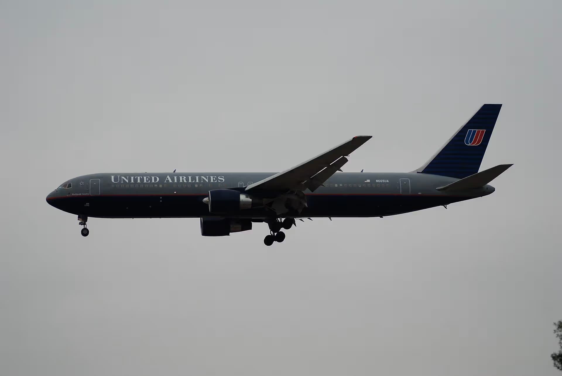 N665UA — Boeing