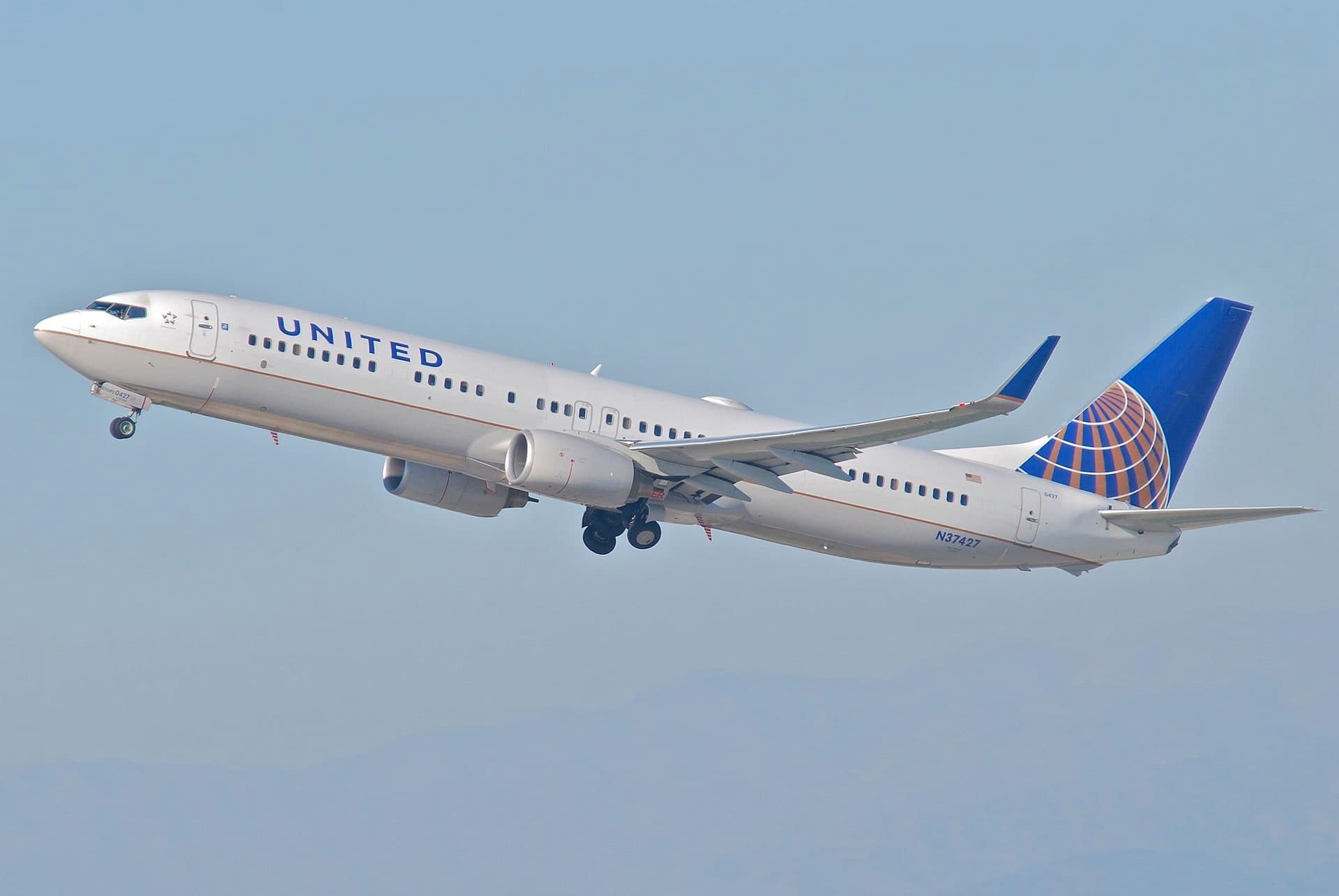 N37427 — Twin-engine aircraft