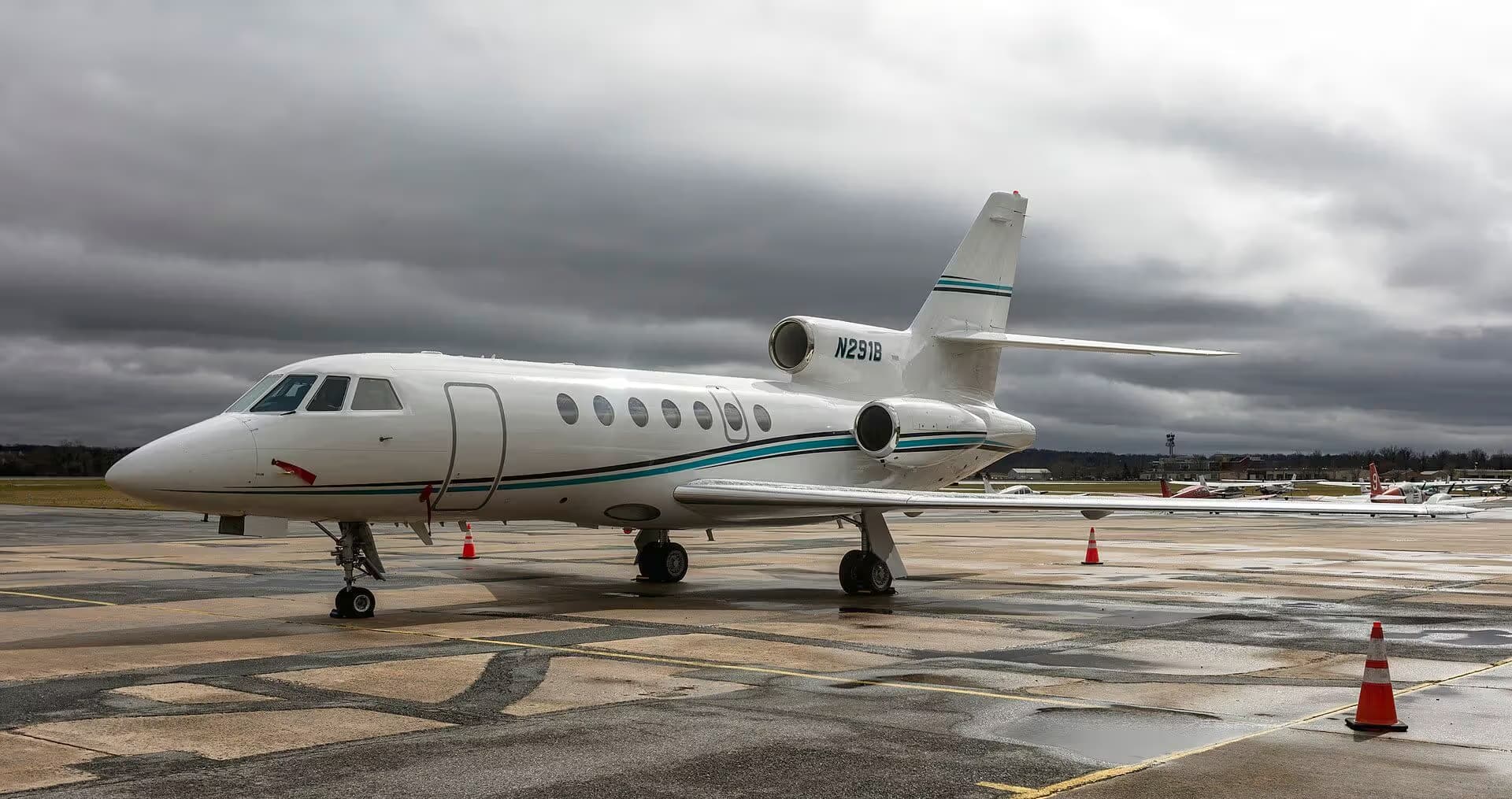 N291B — Business jet
