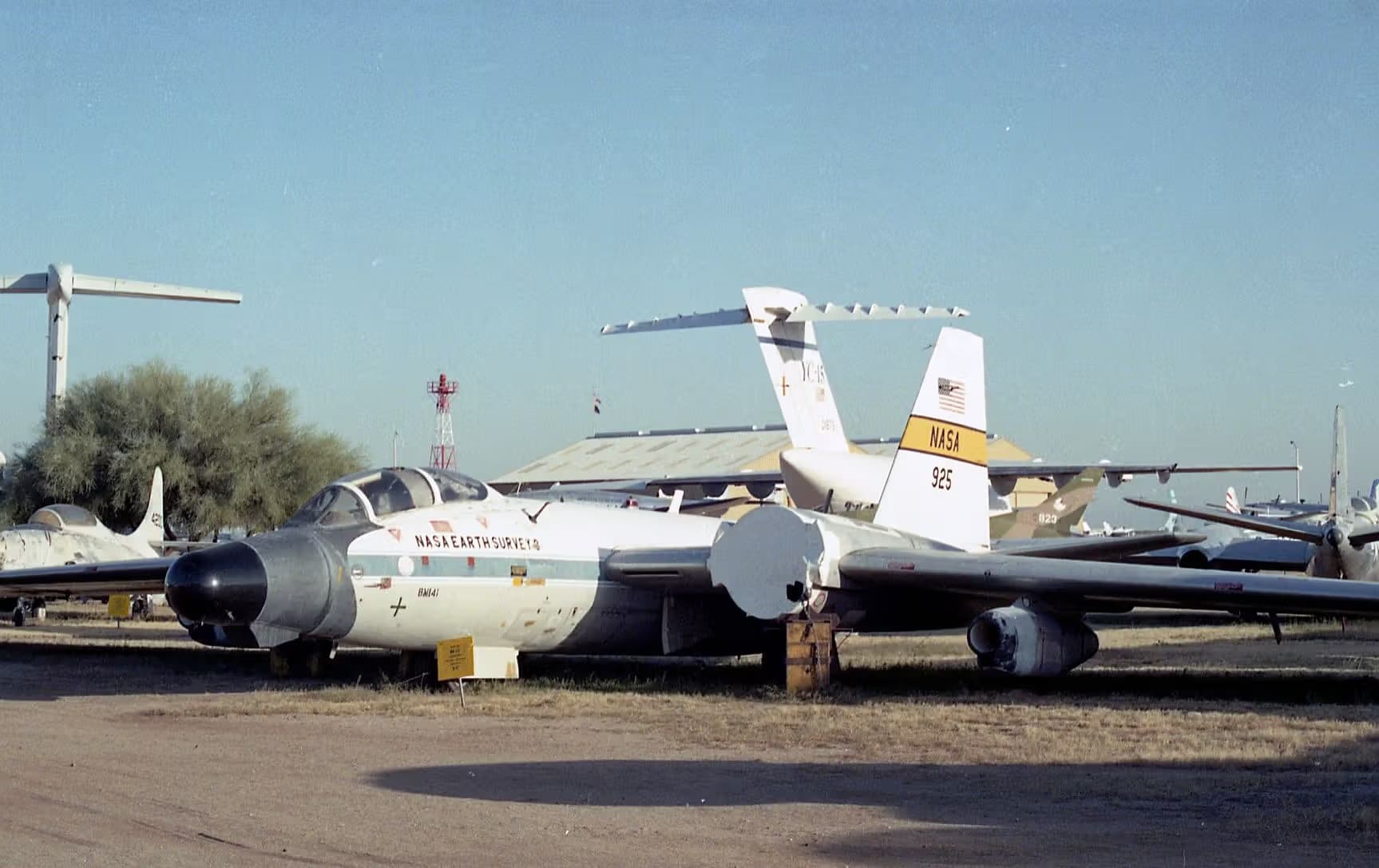 N925NA — Twin-engine aircraft