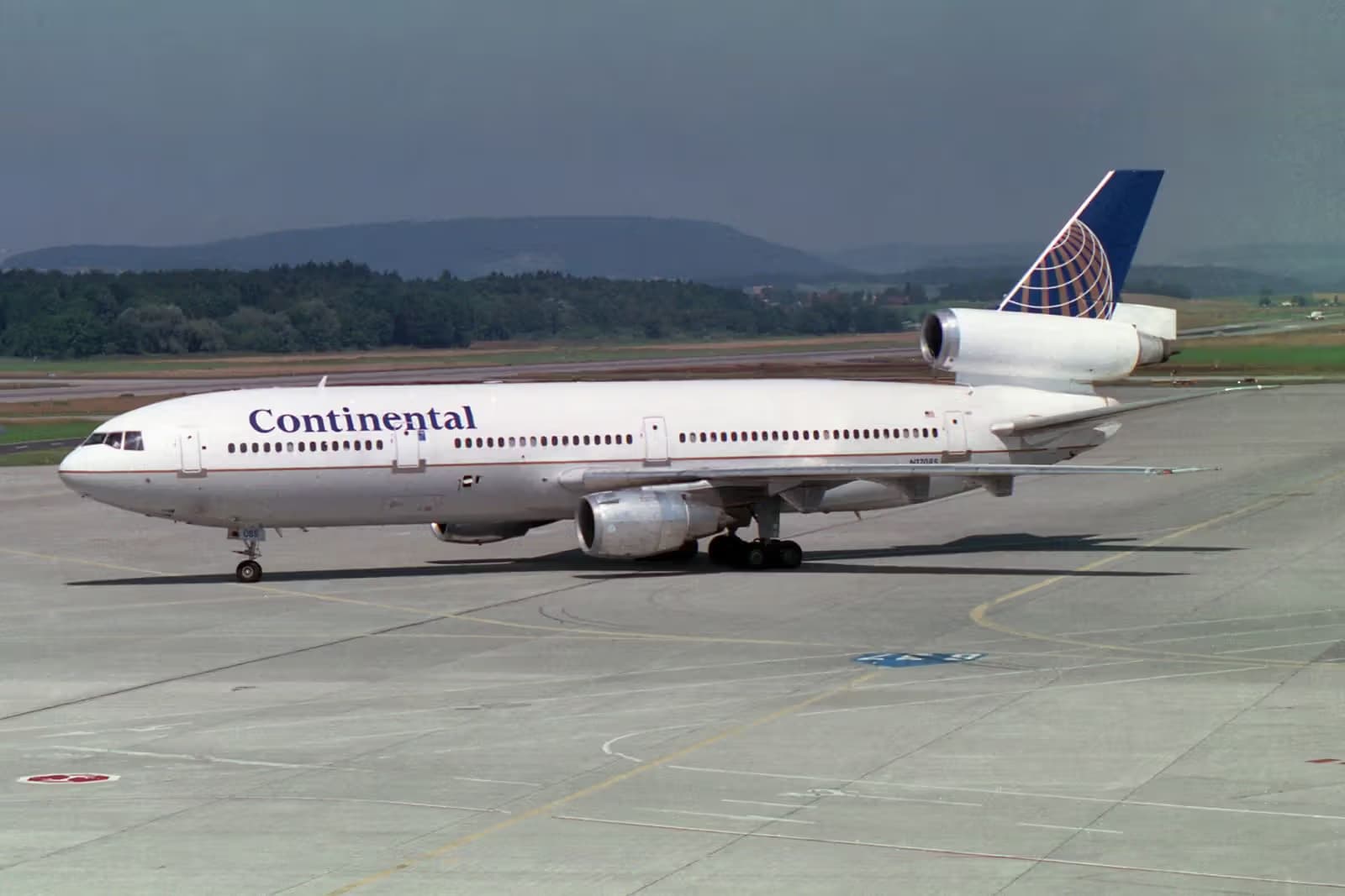 N17085 — Aircraft