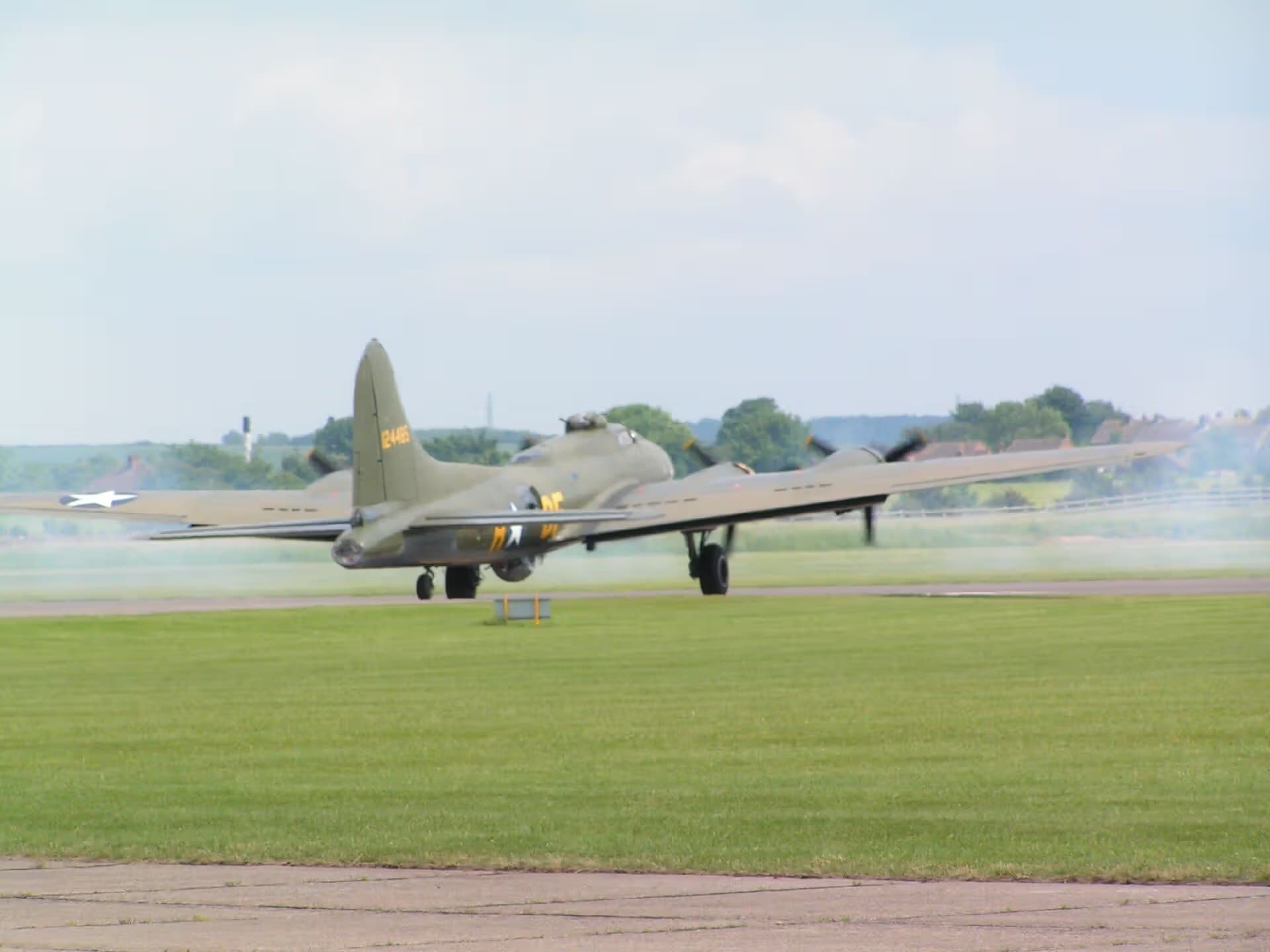 Unidentified — Twin-engine aircraft