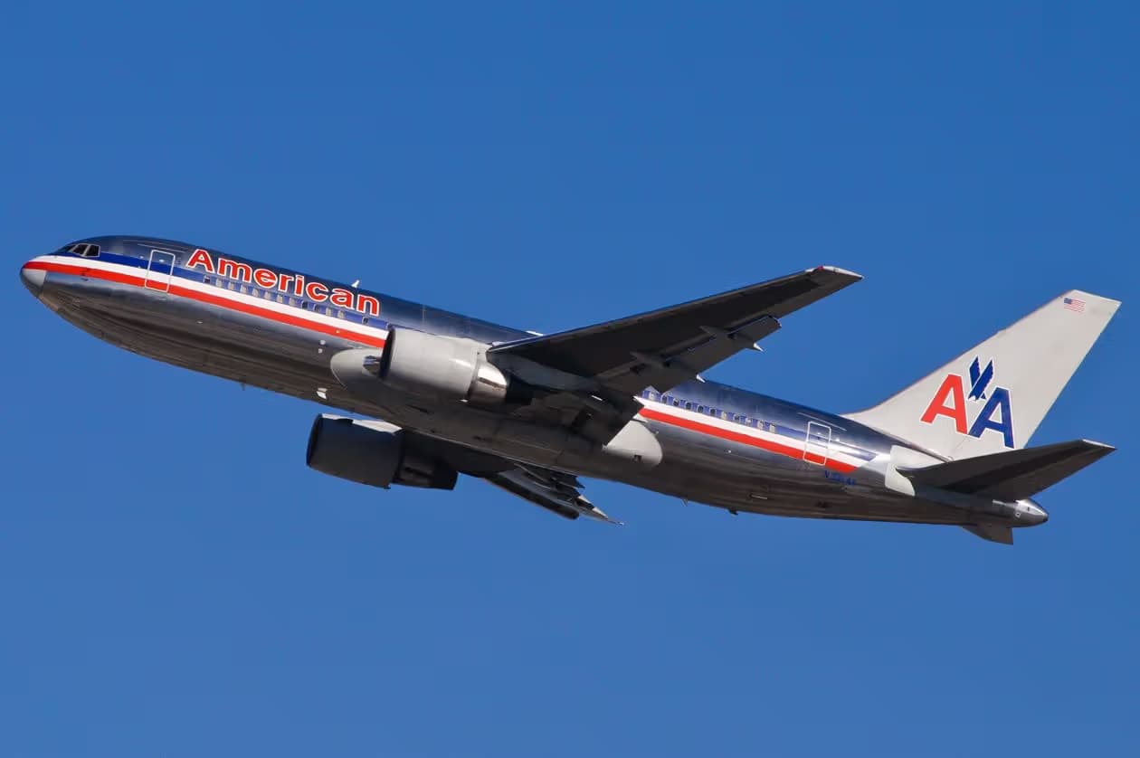 N335AA — Twin-engine aircraft