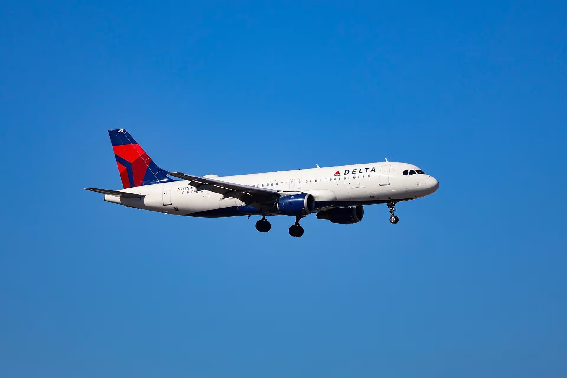 N352NW — Airbus