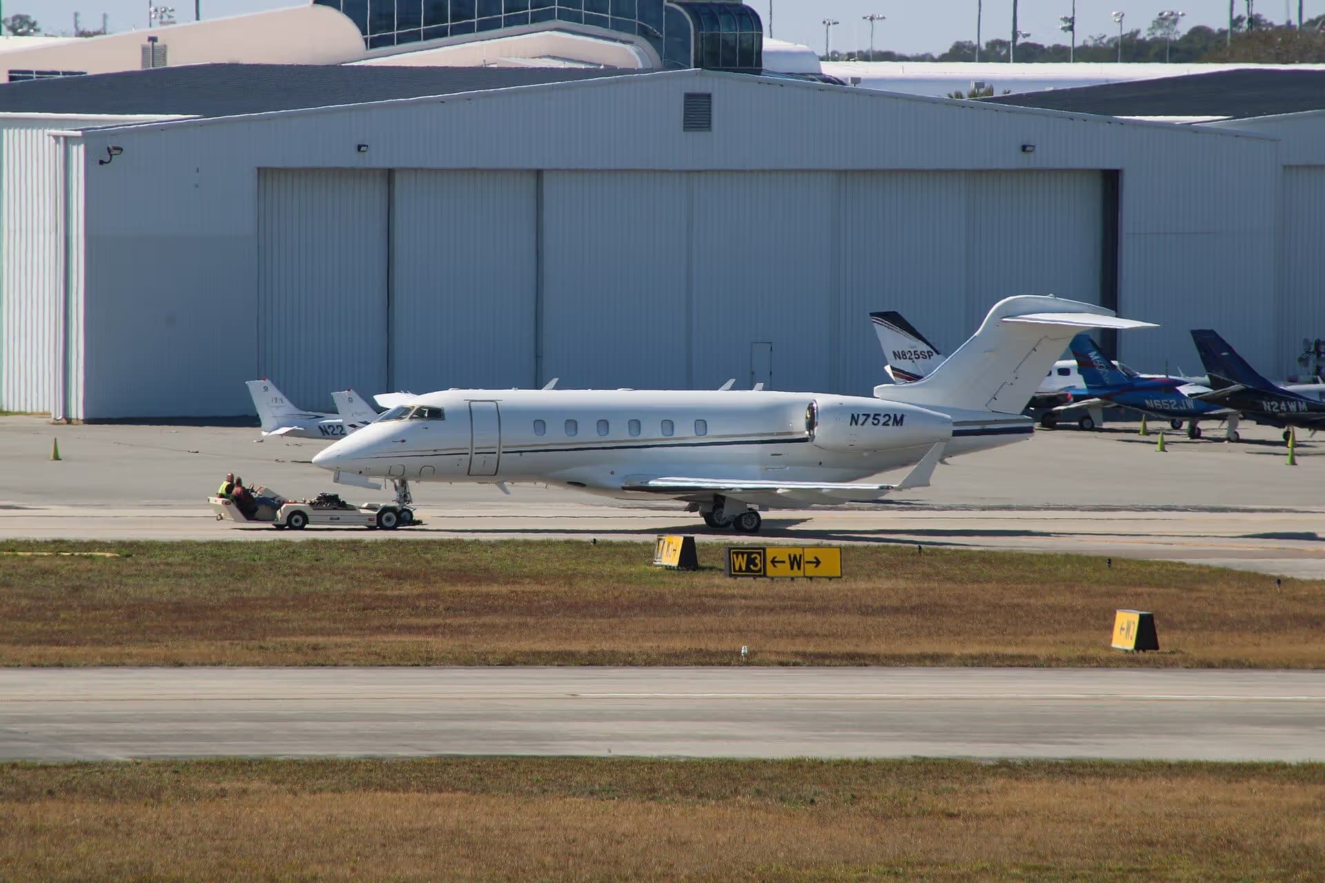 N752M — Bombardier