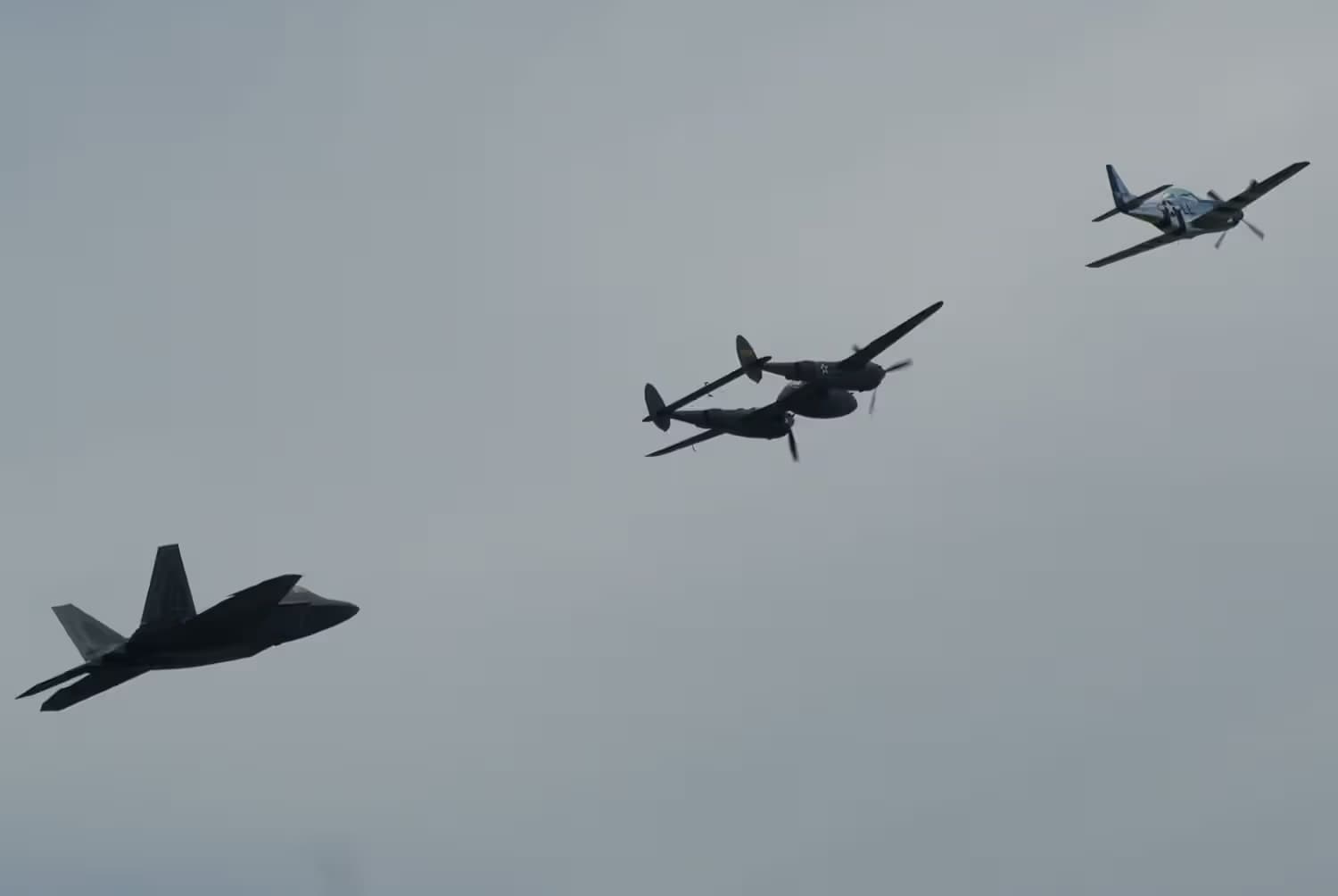 Unidentified — Single-engine aircraft