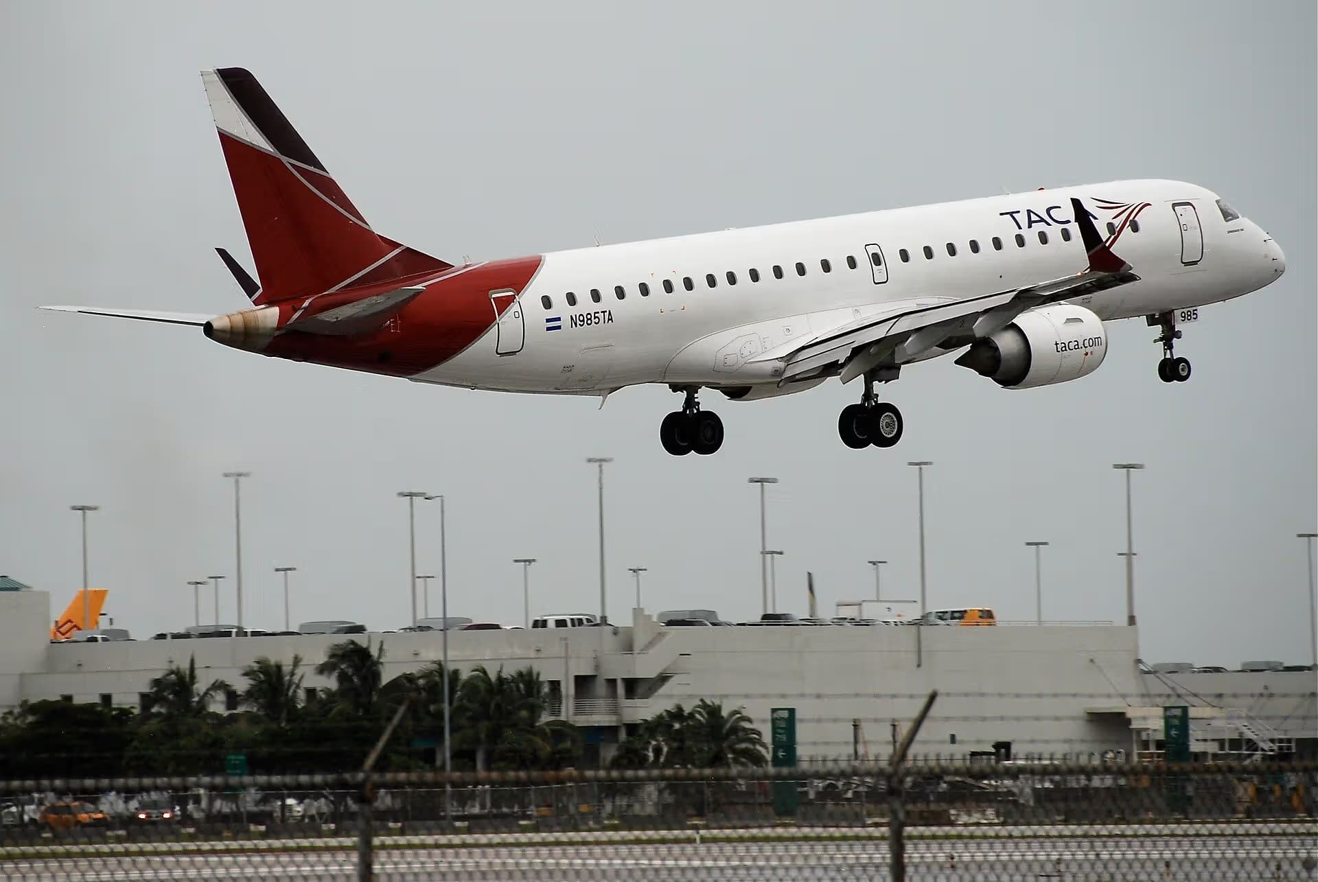 N985TA — Twin-engine aircraft