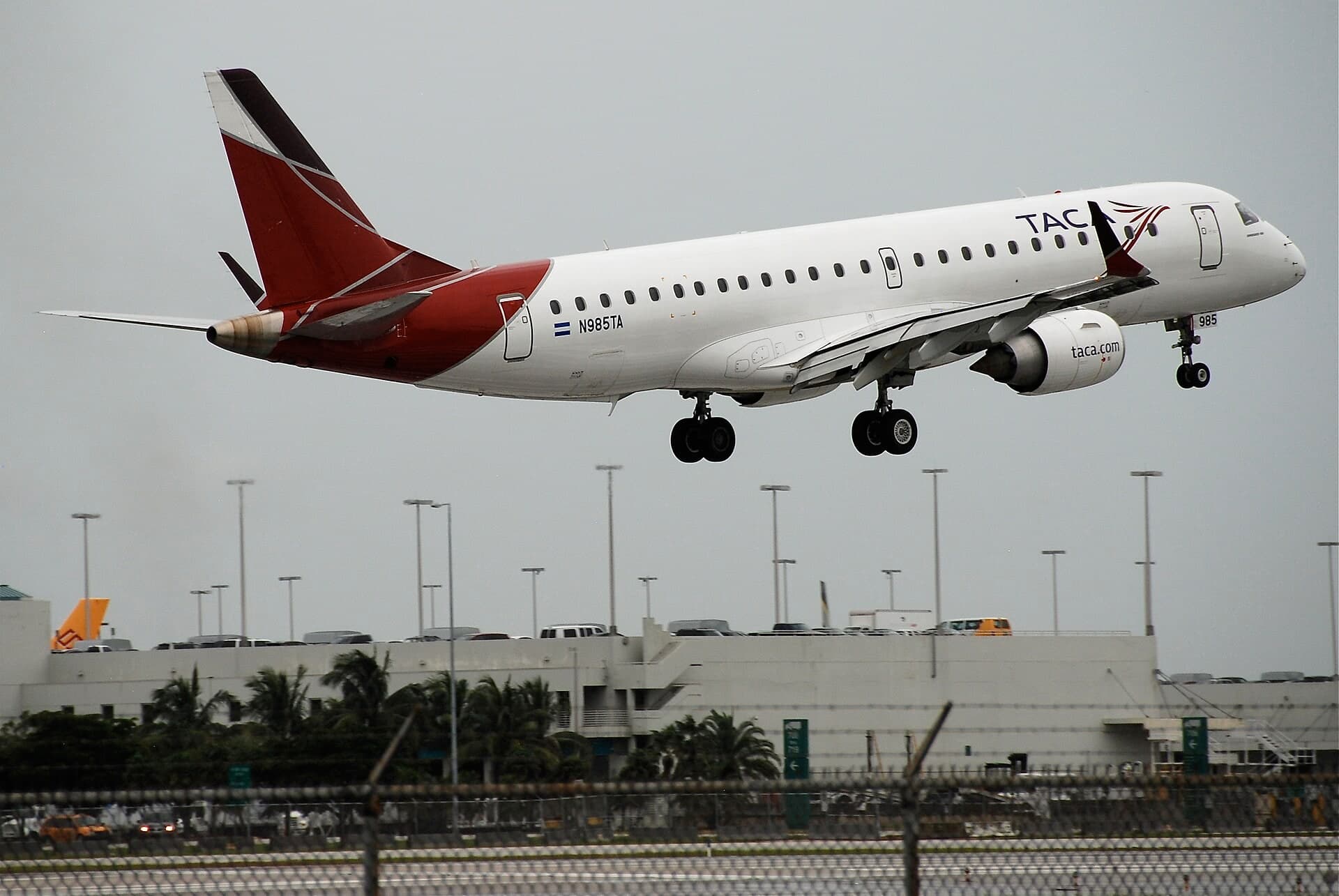 N985TA — Twin-engine aircraft