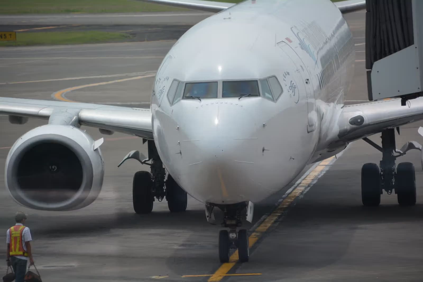 PK-GMI — Twin-engine aircraft