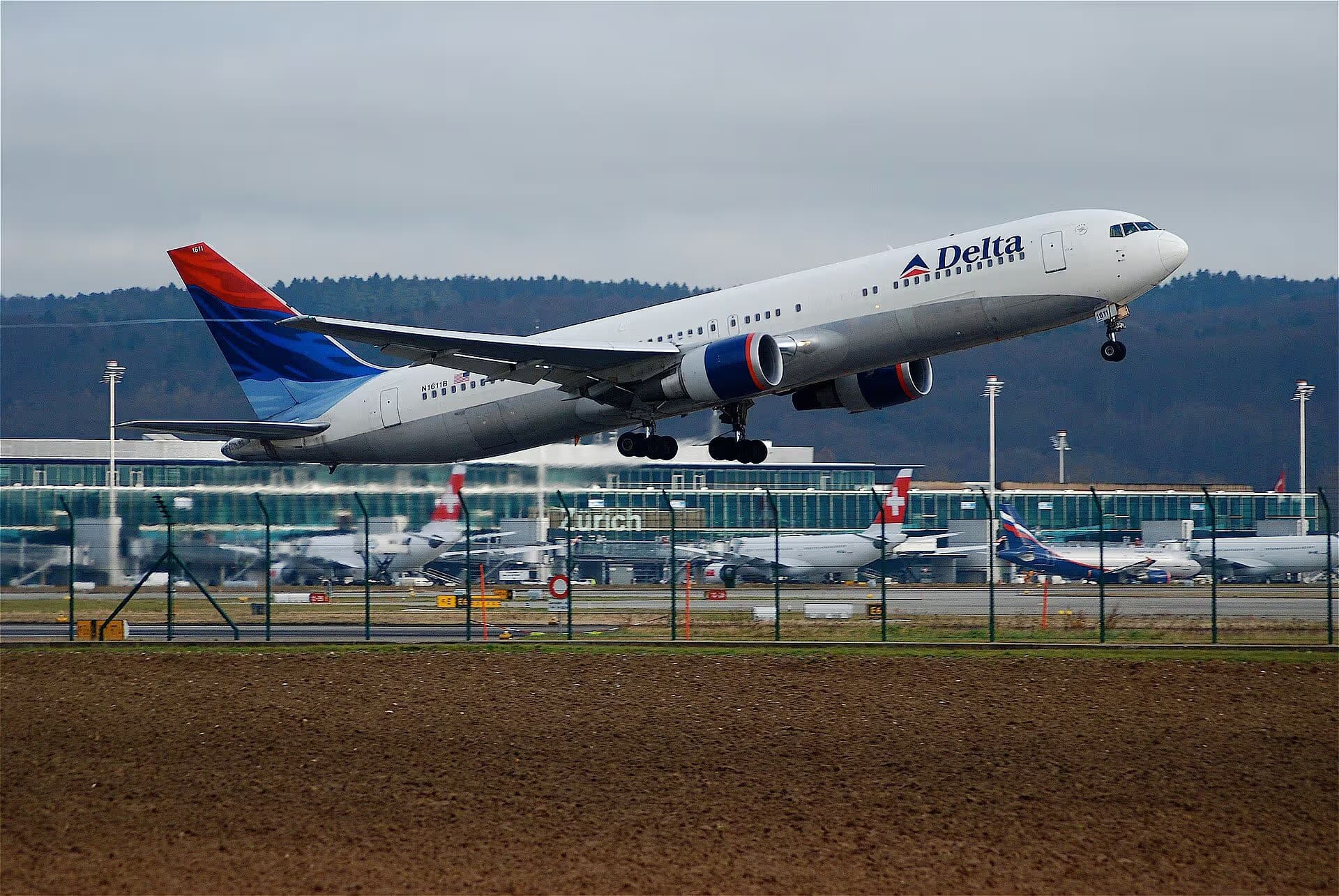 N1611B — Twin-engine aircraft
