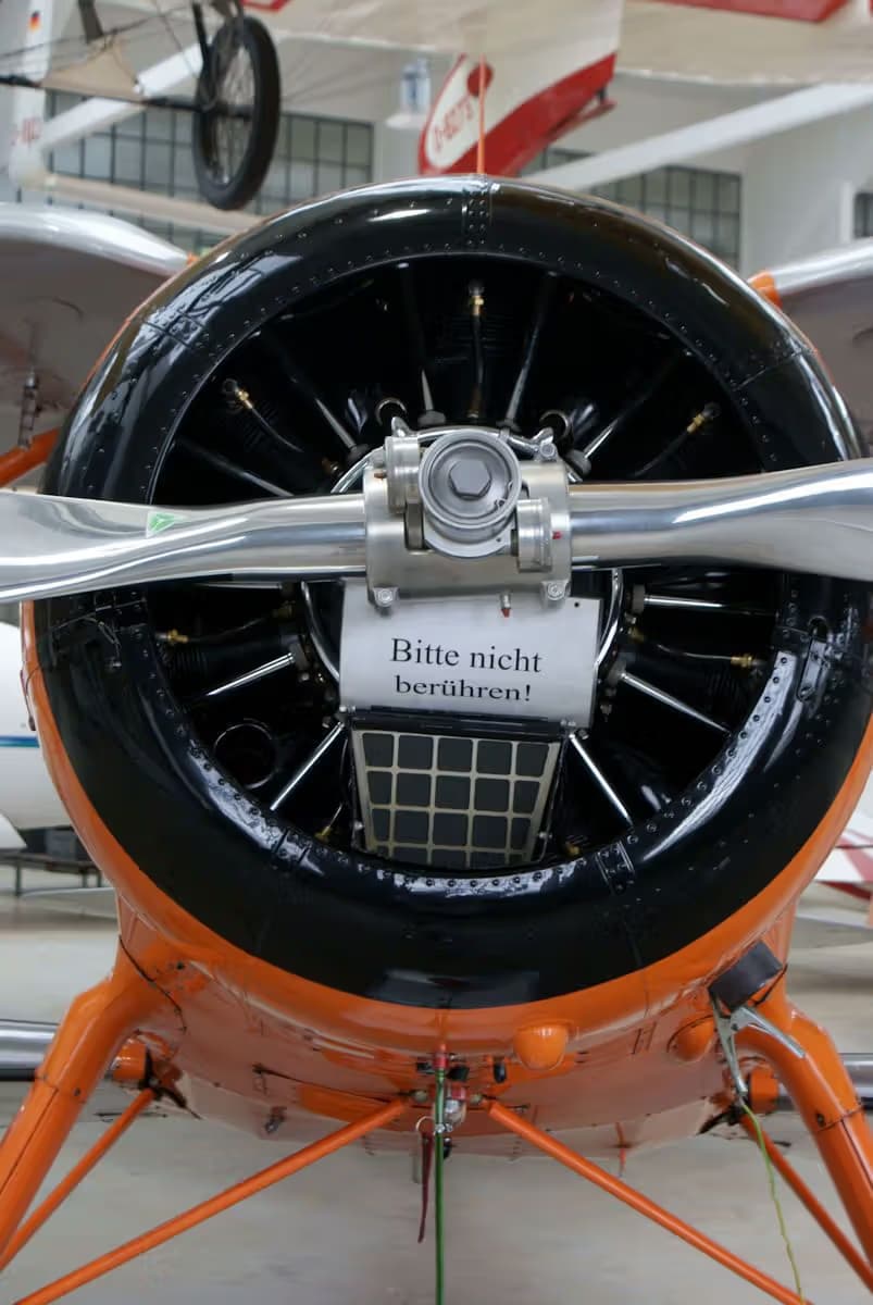 Unidentified — Single-engine aircraft