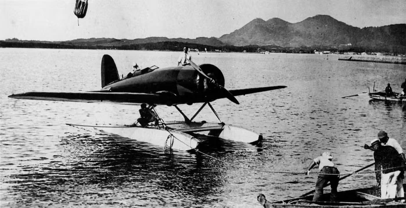 Unidentified — Single-engine aircraft