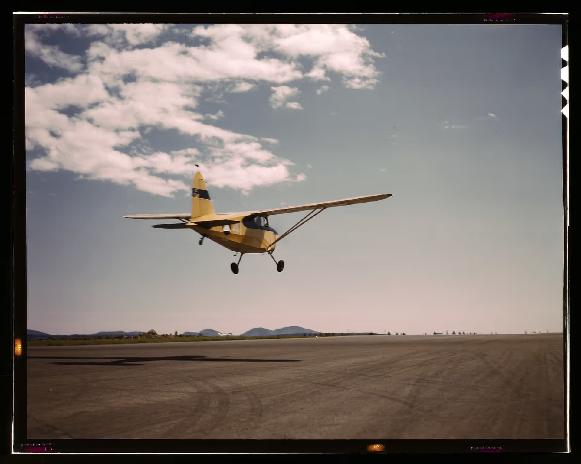 Unidentified — Single-engine aircraft