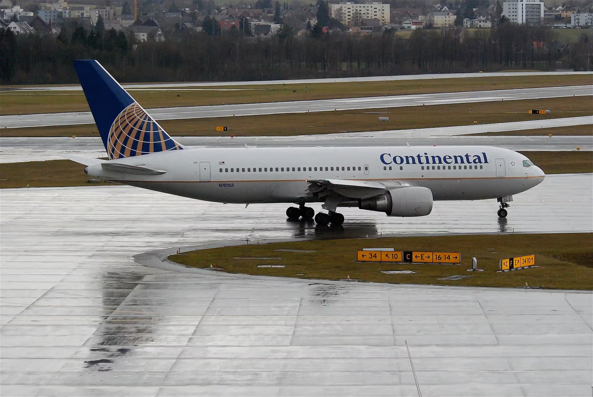 N76153 — Twin-engine aircraft