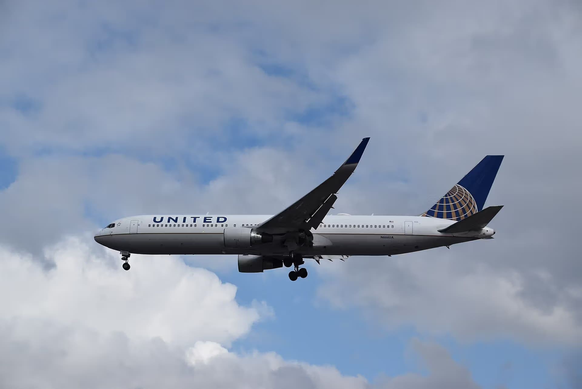 N666UA — Boeing