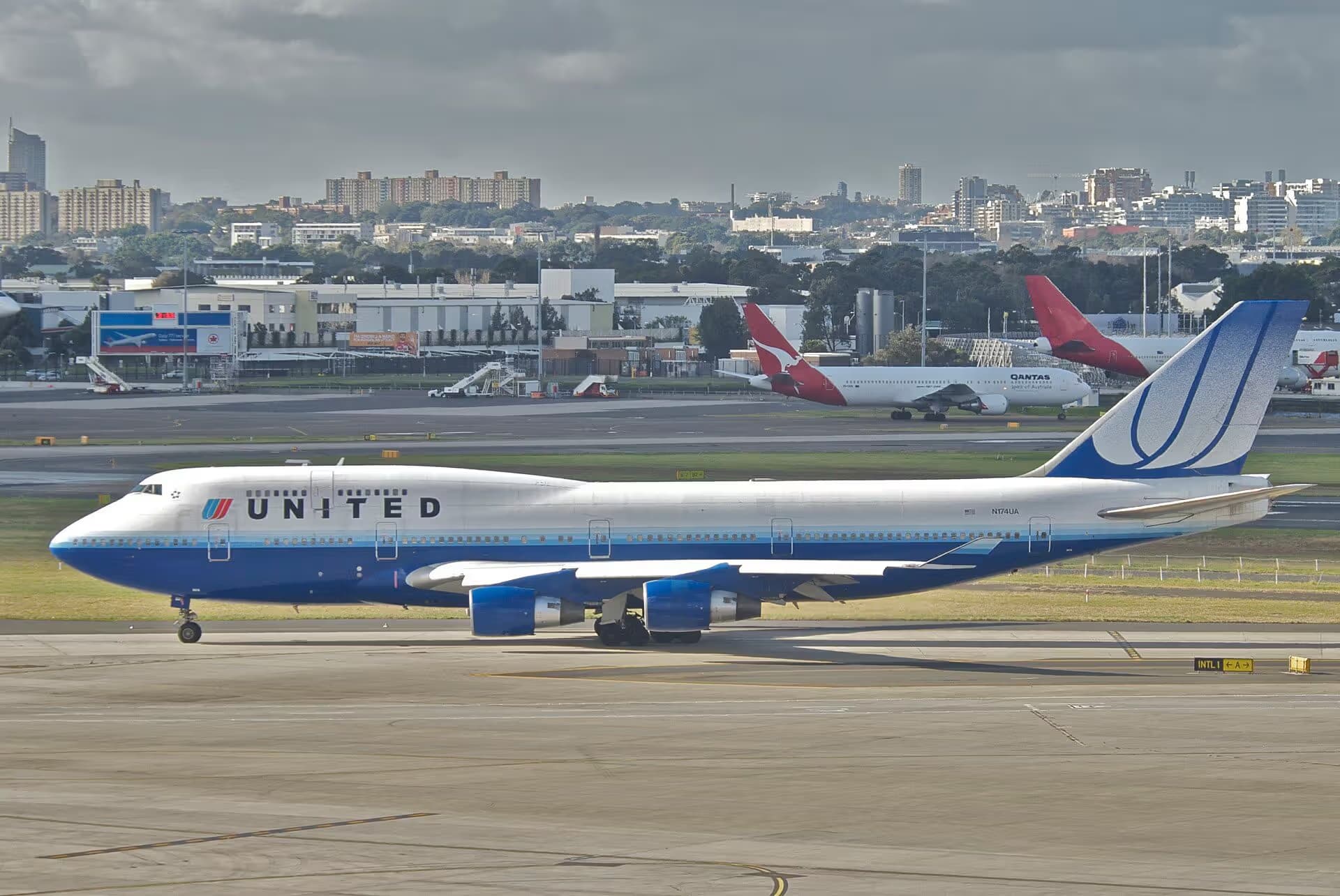 N174UA — Boeing