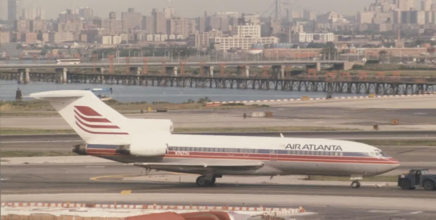 N7077U — Aircraft