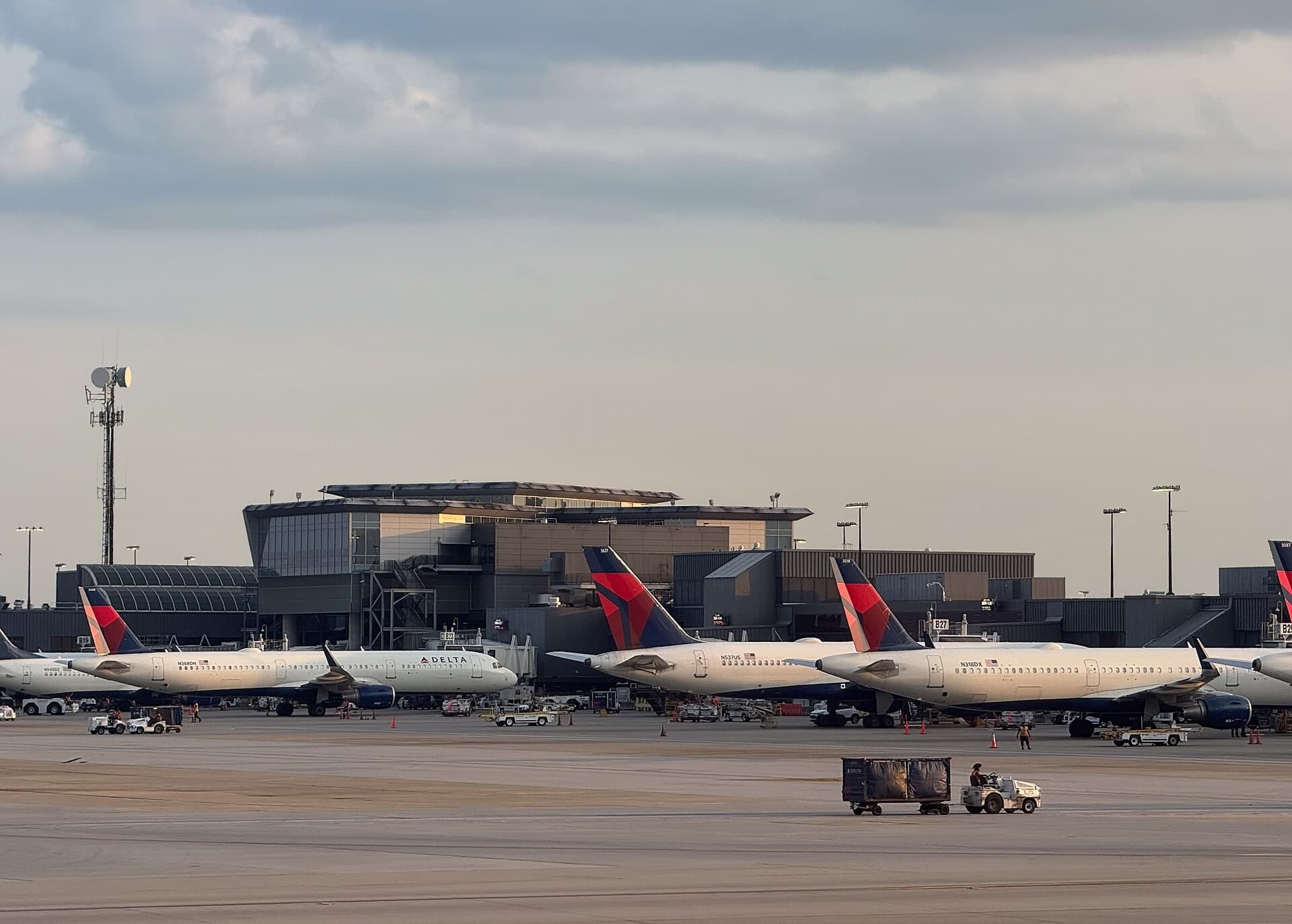N318DX — Aircraft