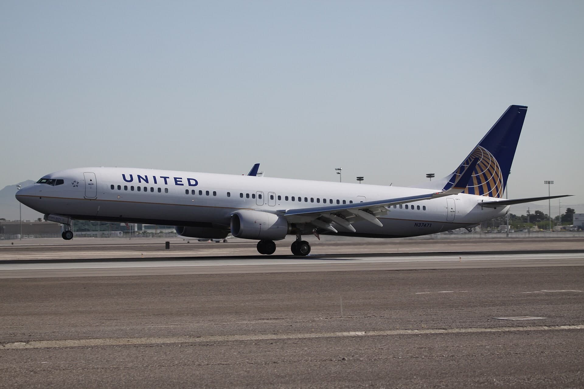 N37471 — Twin-engine aircraft