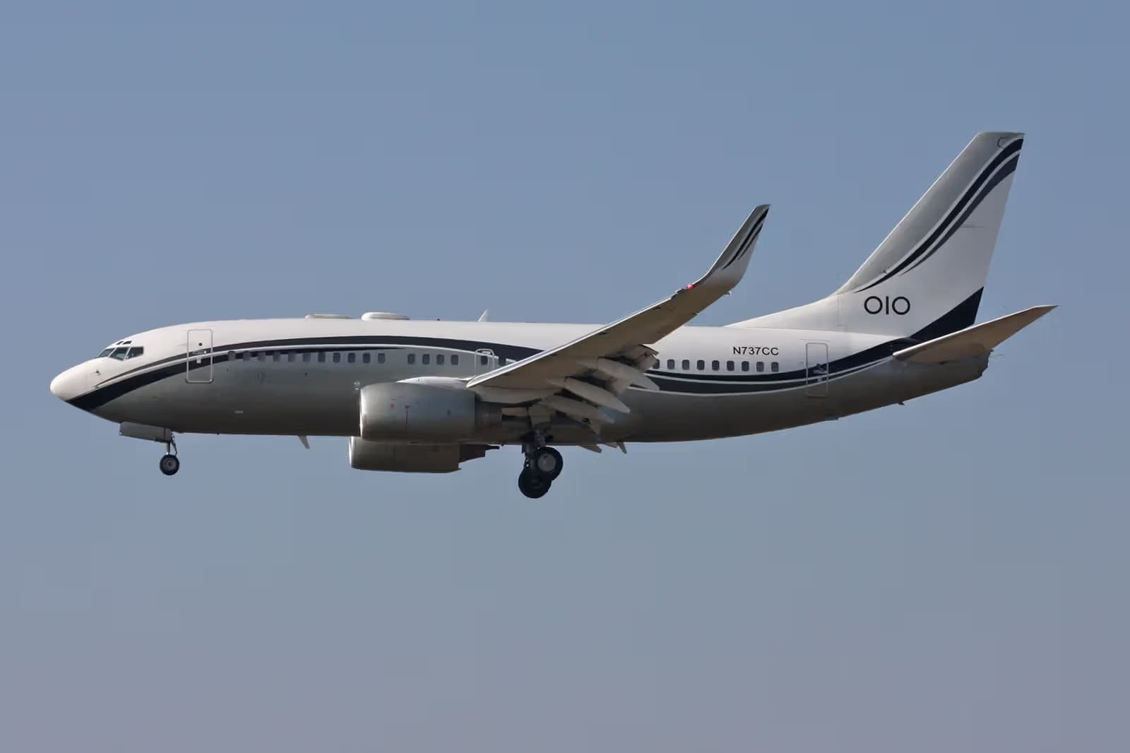 N737CC — Twin-engine aircraft