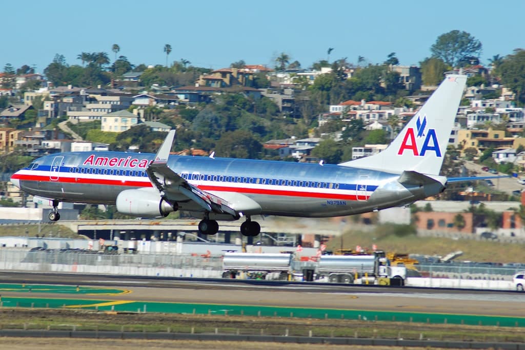 N979AN — Twin-engine aircraft