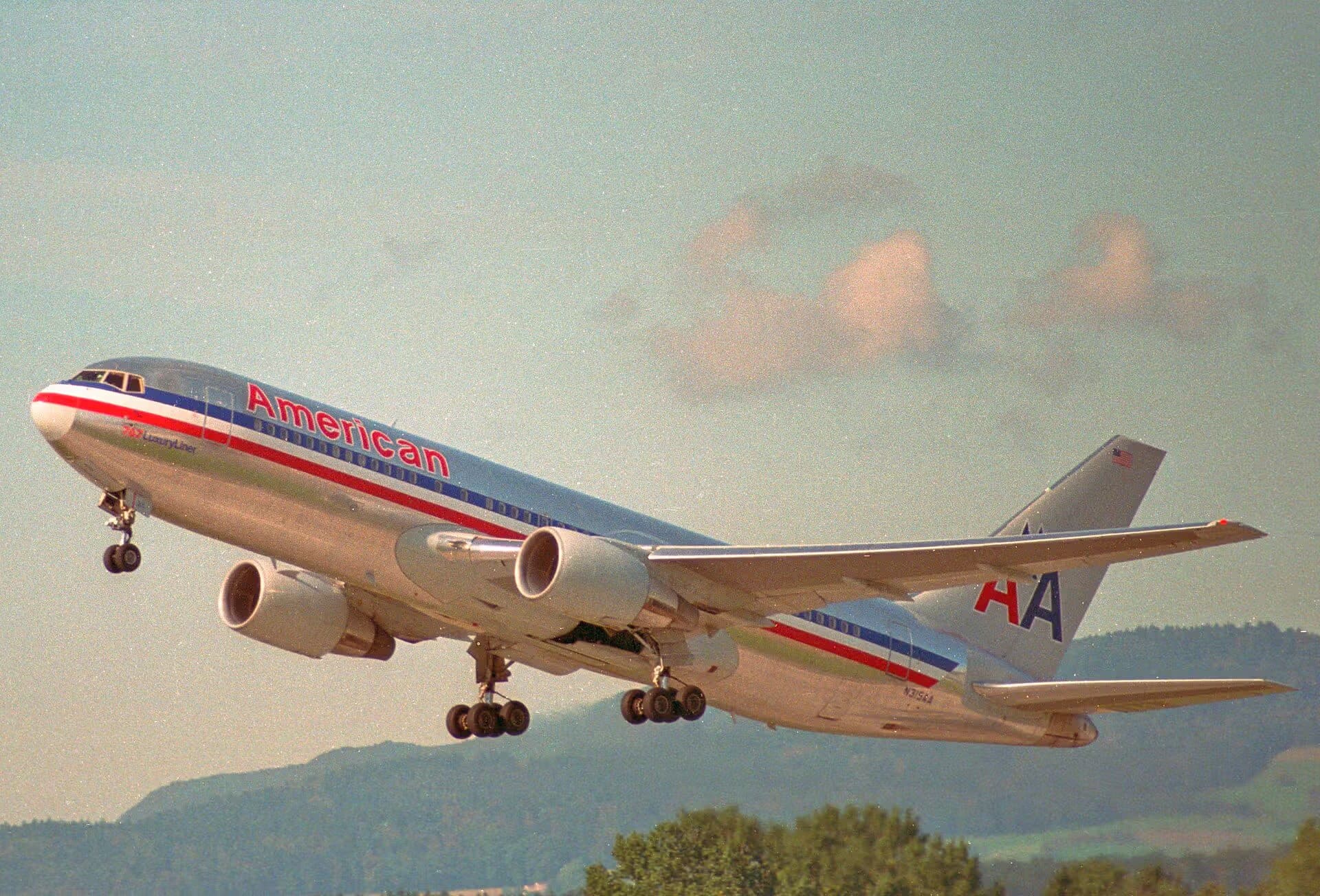 N315AA — Twin-engine aircraft