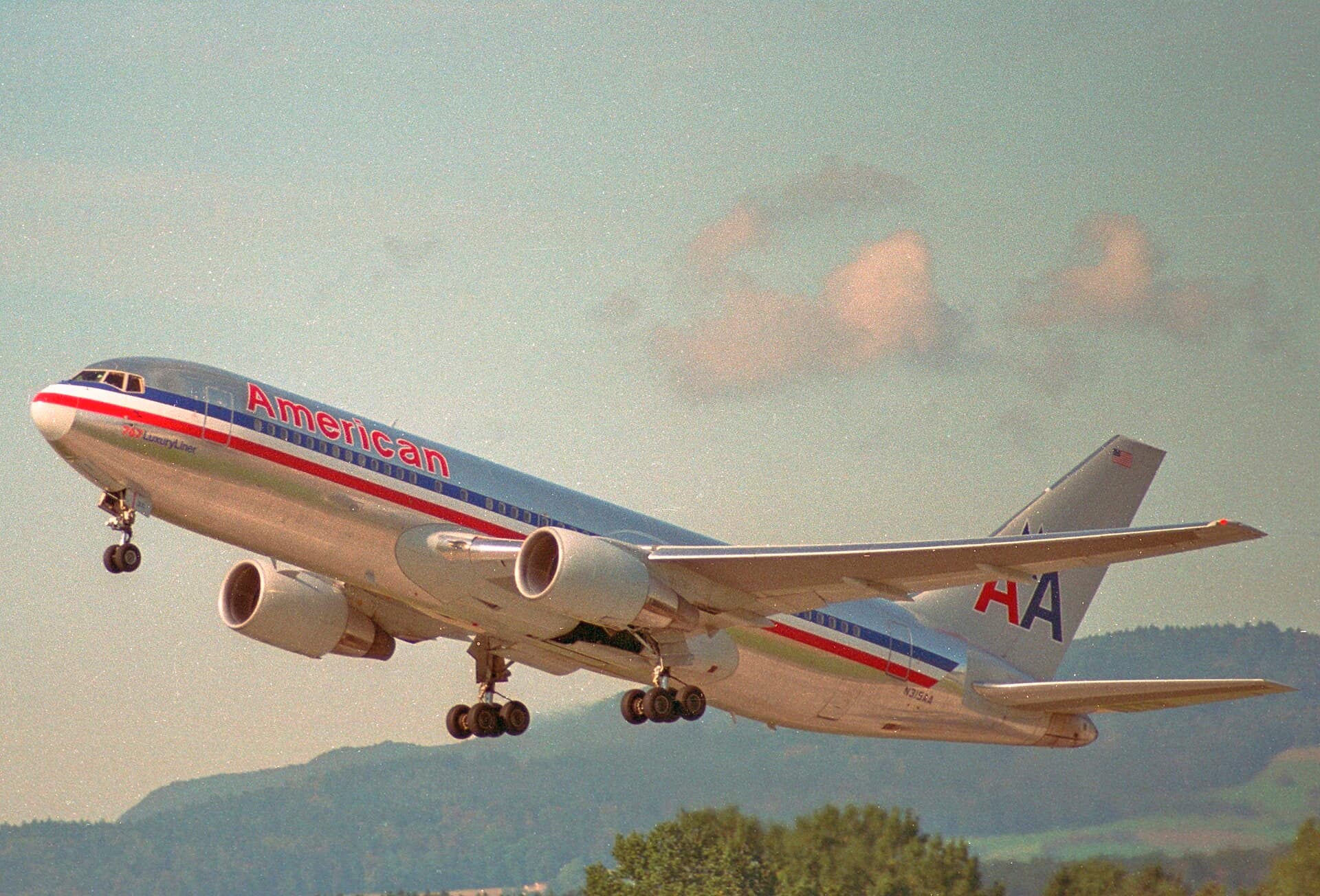 N315AA — Twin-engine aircraft