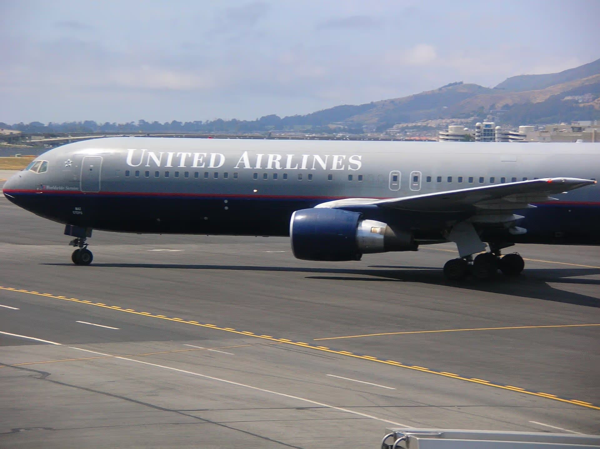 N667UA — Boeing