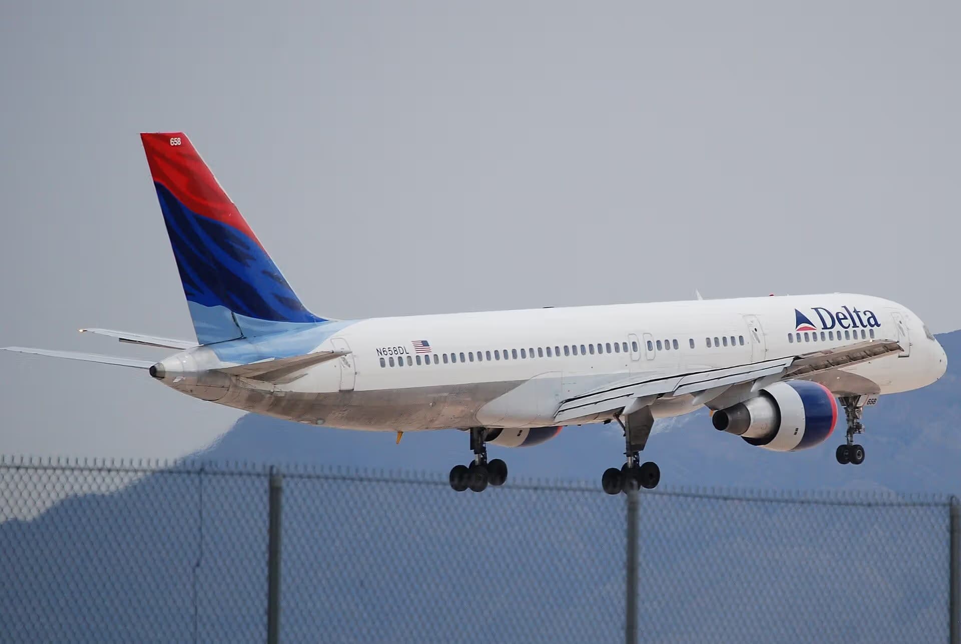 N658DL — Aircraft