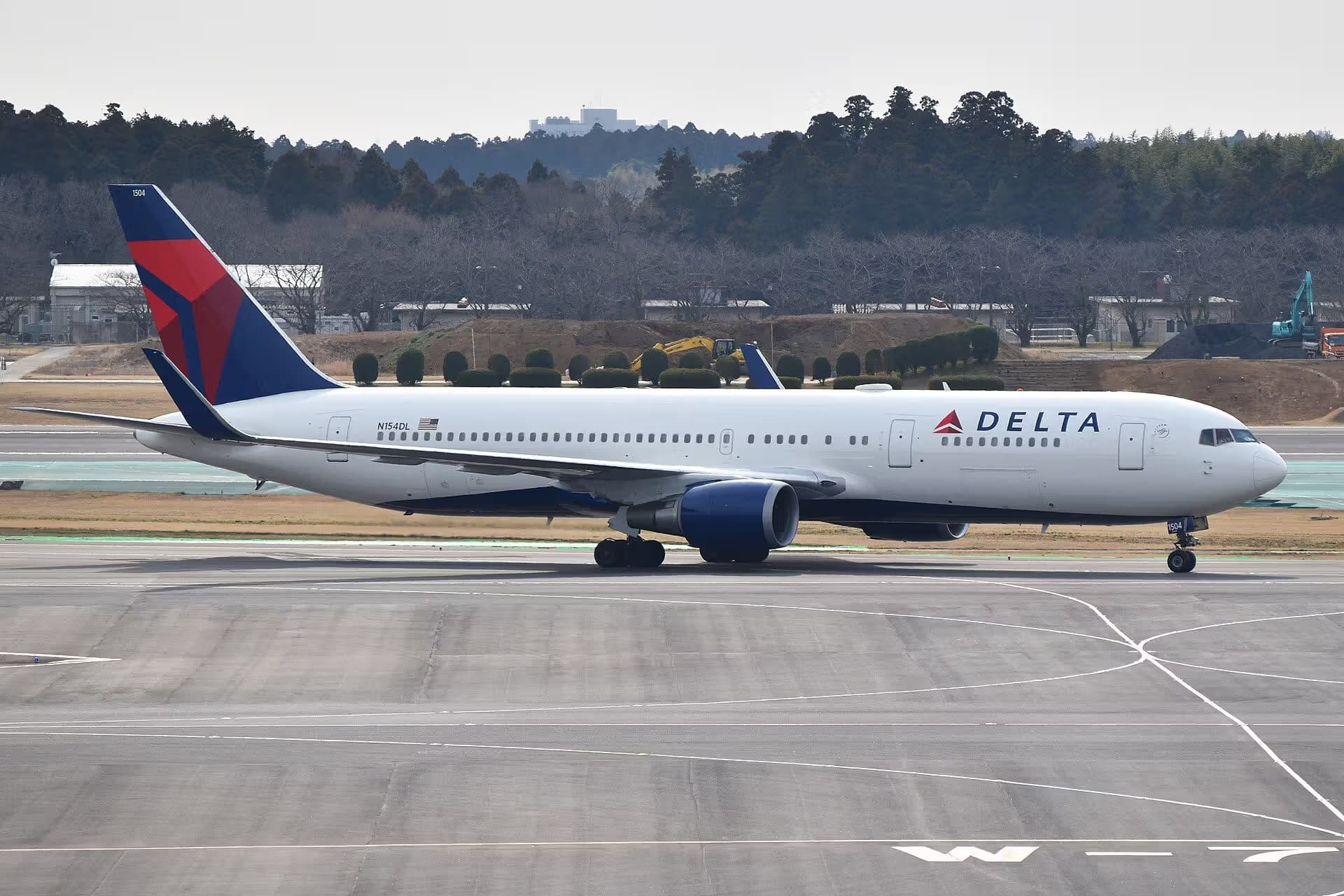 N154DL — Twin-engine aircraft