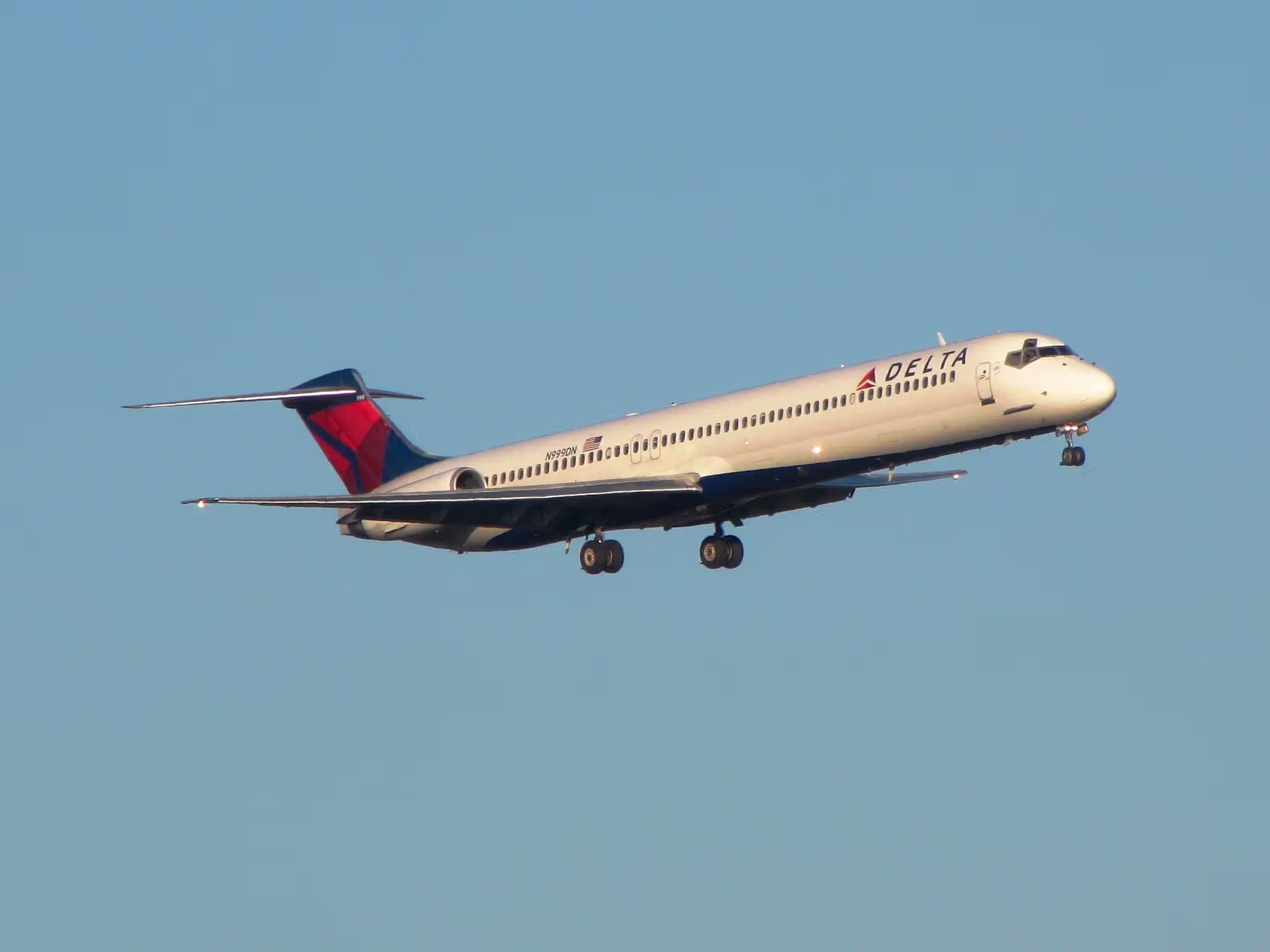 N999DN — Douglas