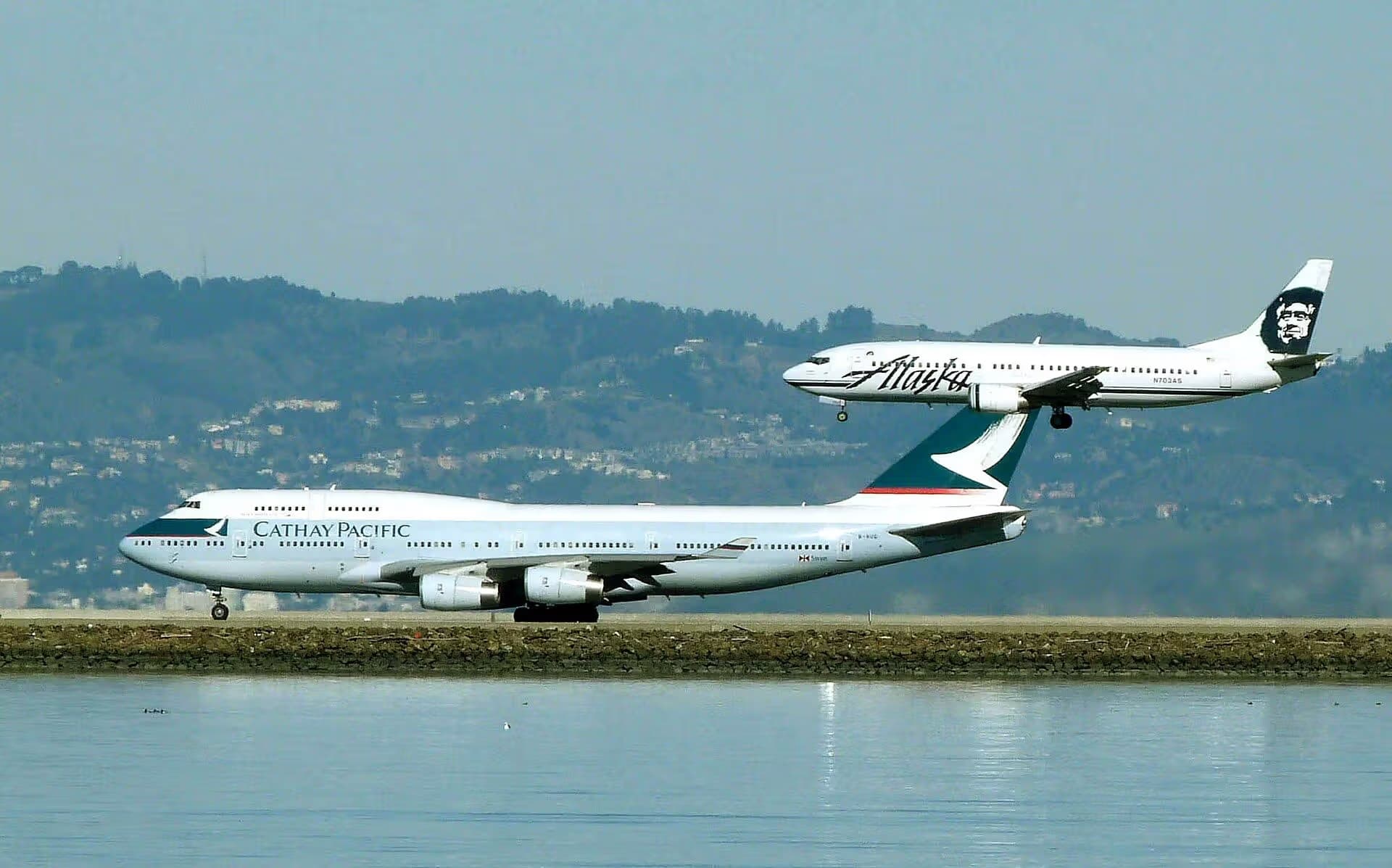 N703AS — Twin-engine aircraft