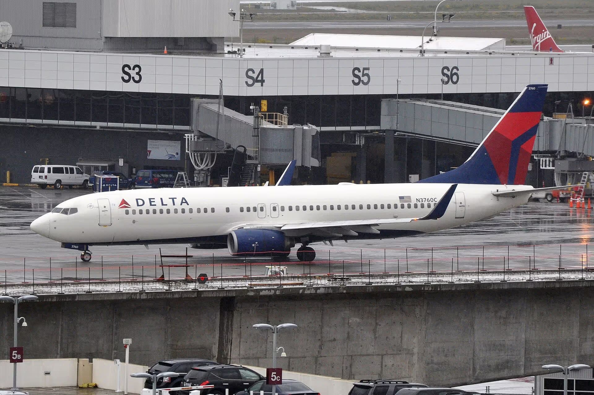 N3760C — Twin-engine aircraft