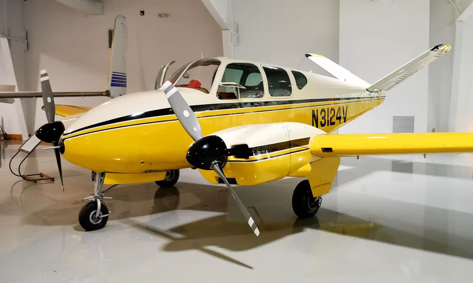 N3124V — Twin-engine aircraft