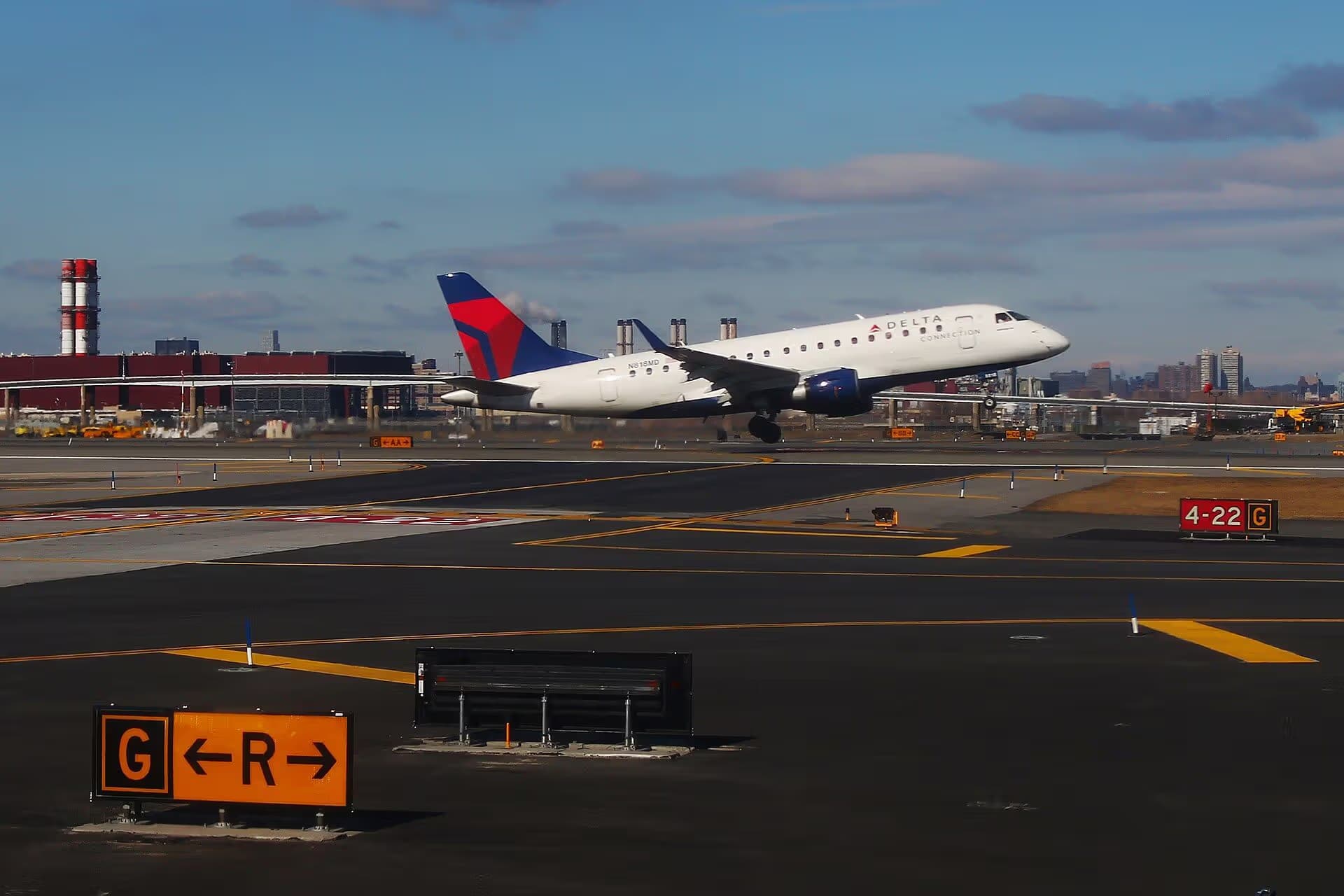 N818MD — Embraer