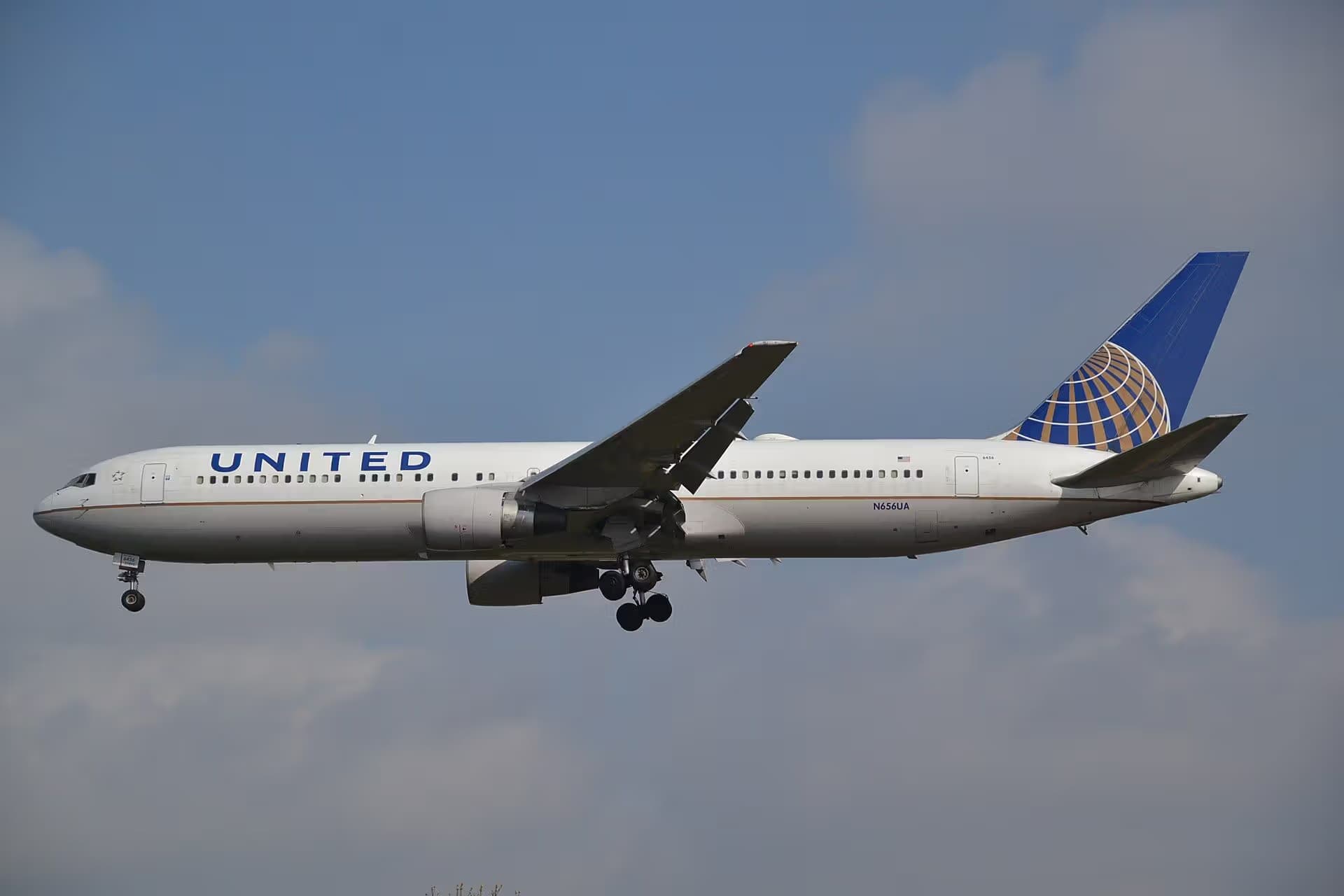 N656UA — Boeing