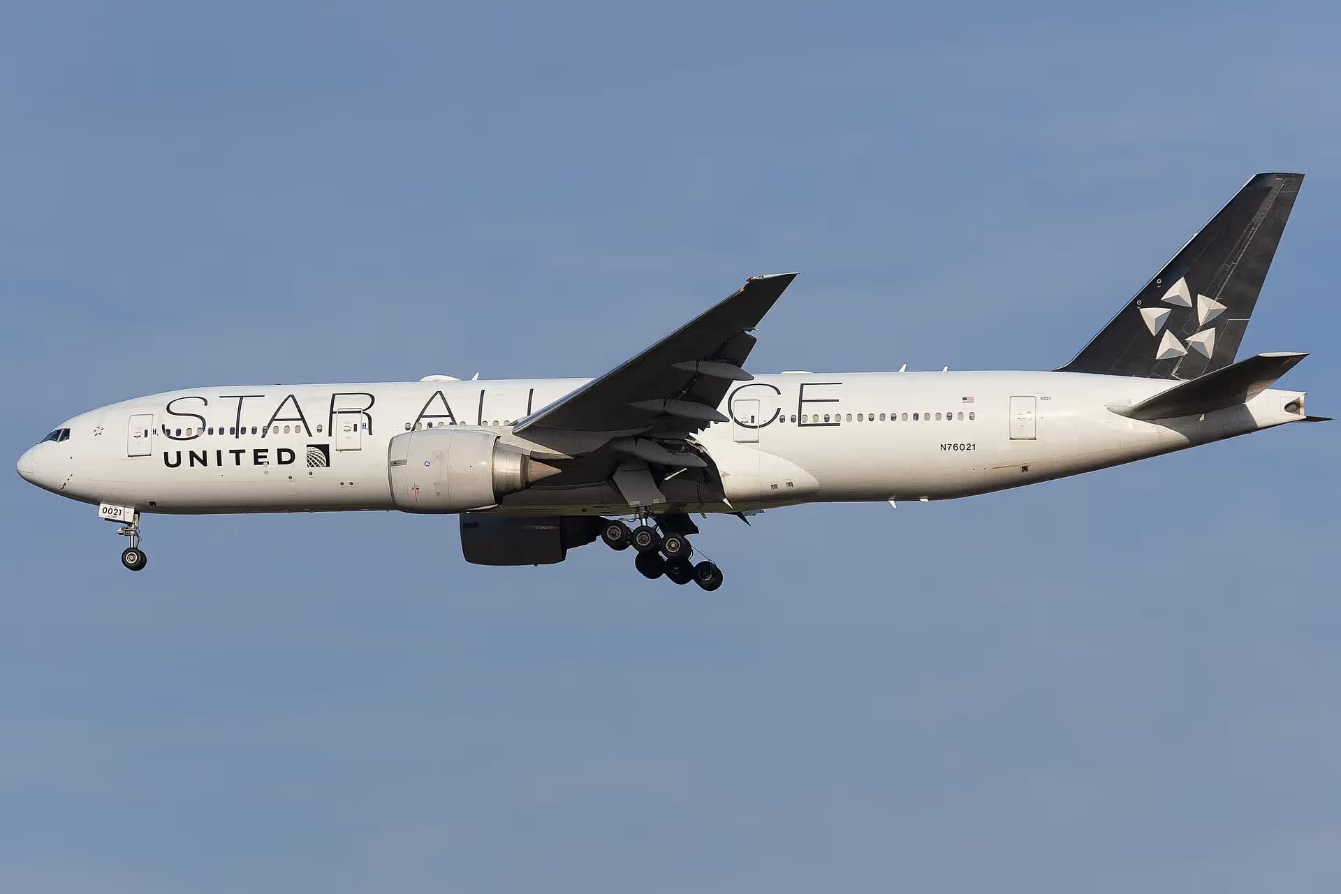 N76021 — Boeing
