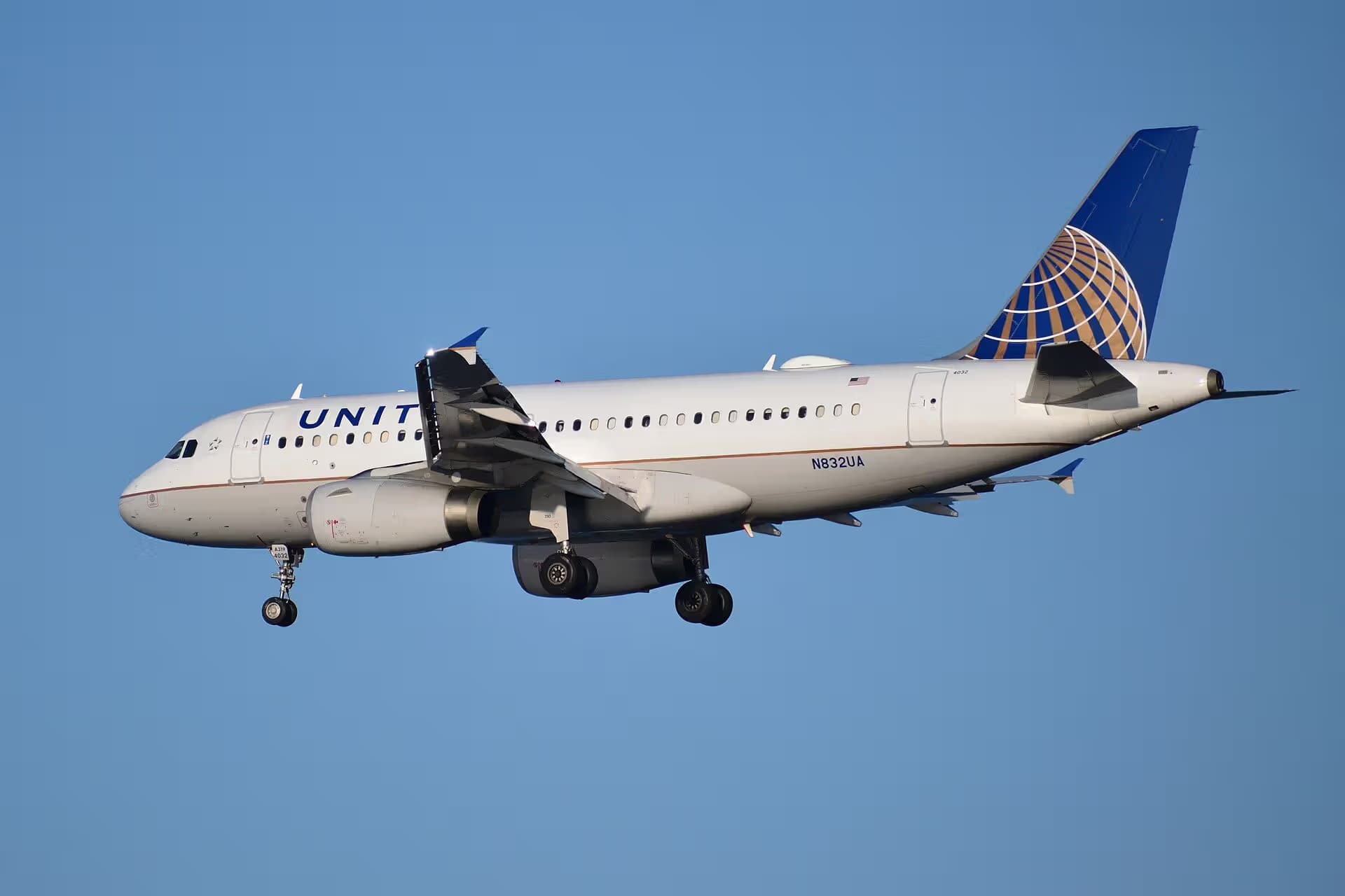 N832UA — Airbus