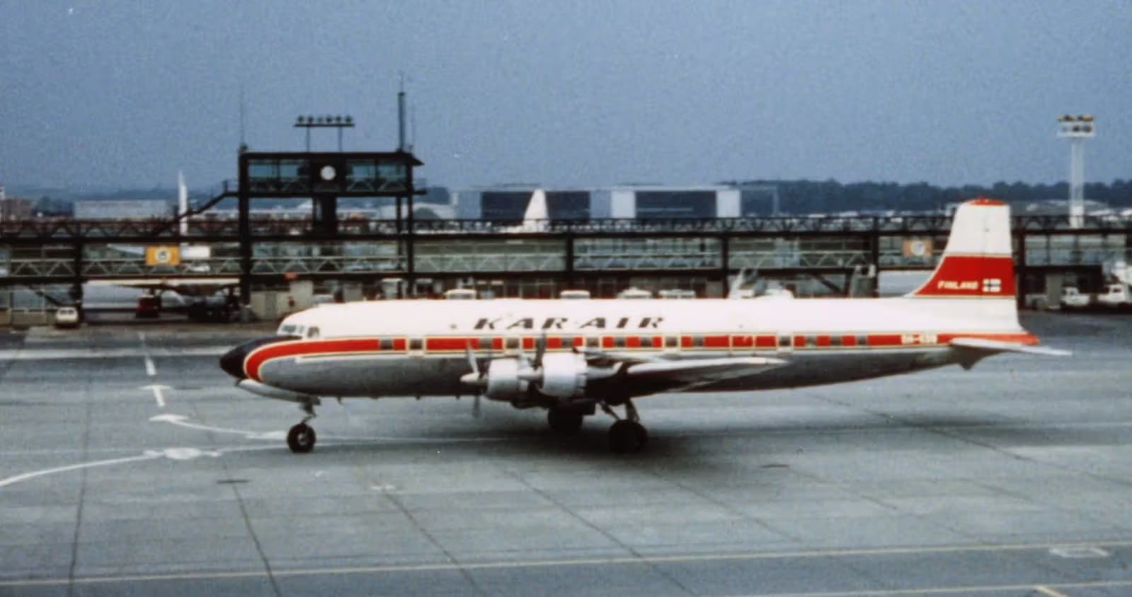 OH-KDB — Twin-engine aircraft