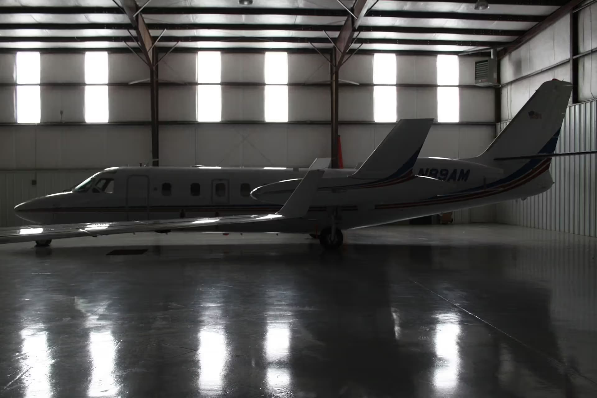 N89AM — Business jet