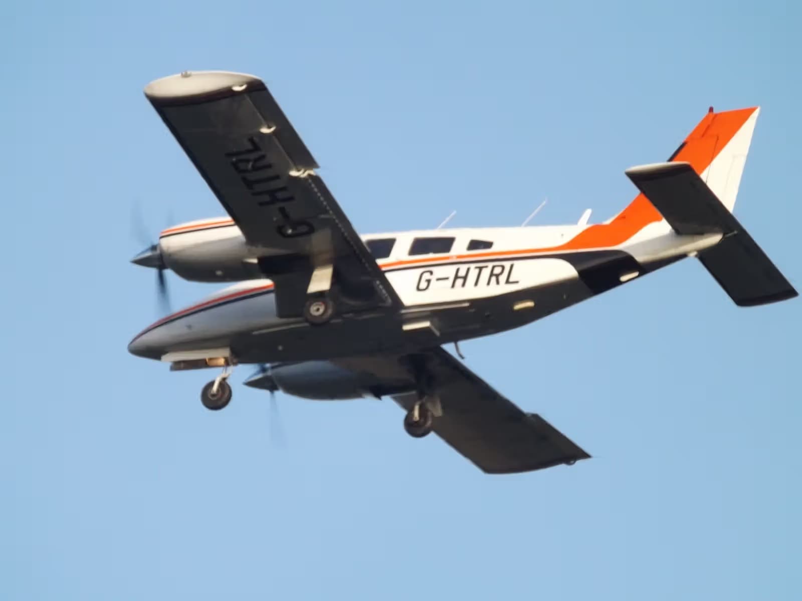 G-HTRL — Twin-engine aircraft