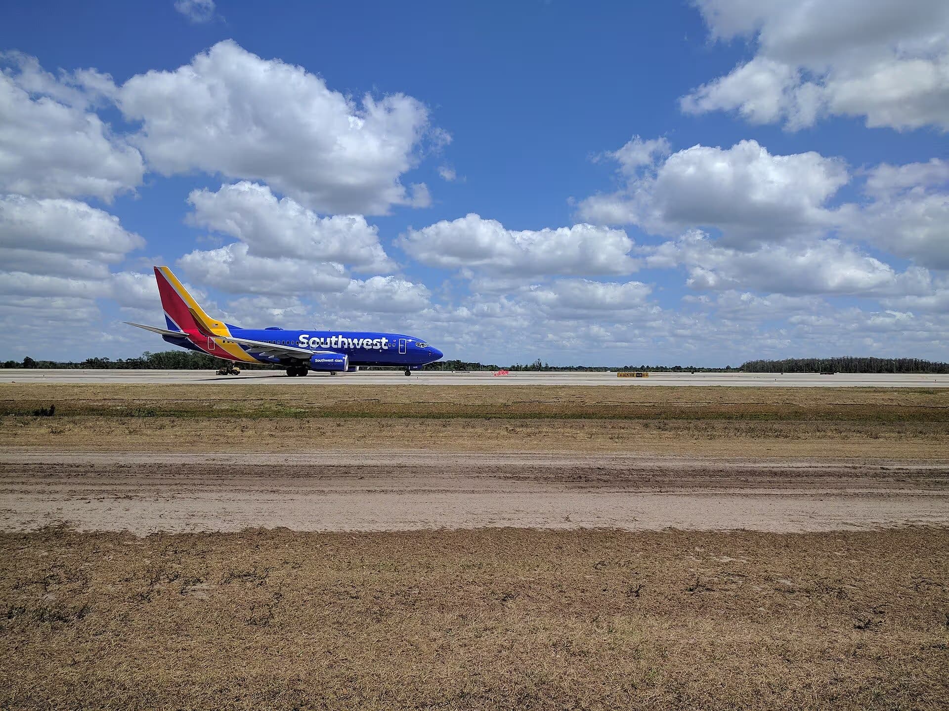 N7836A — Twin-engine aircraft