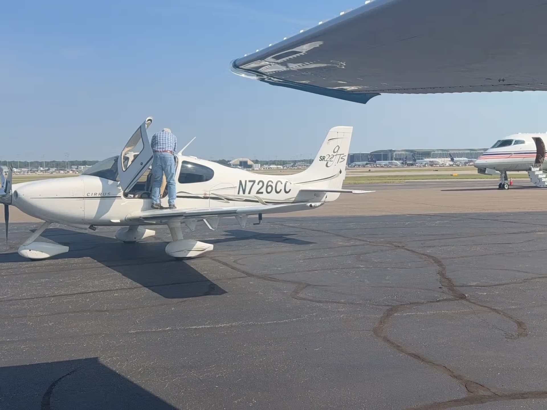N726CC — Cirrus SR22 at Memphis International Airport