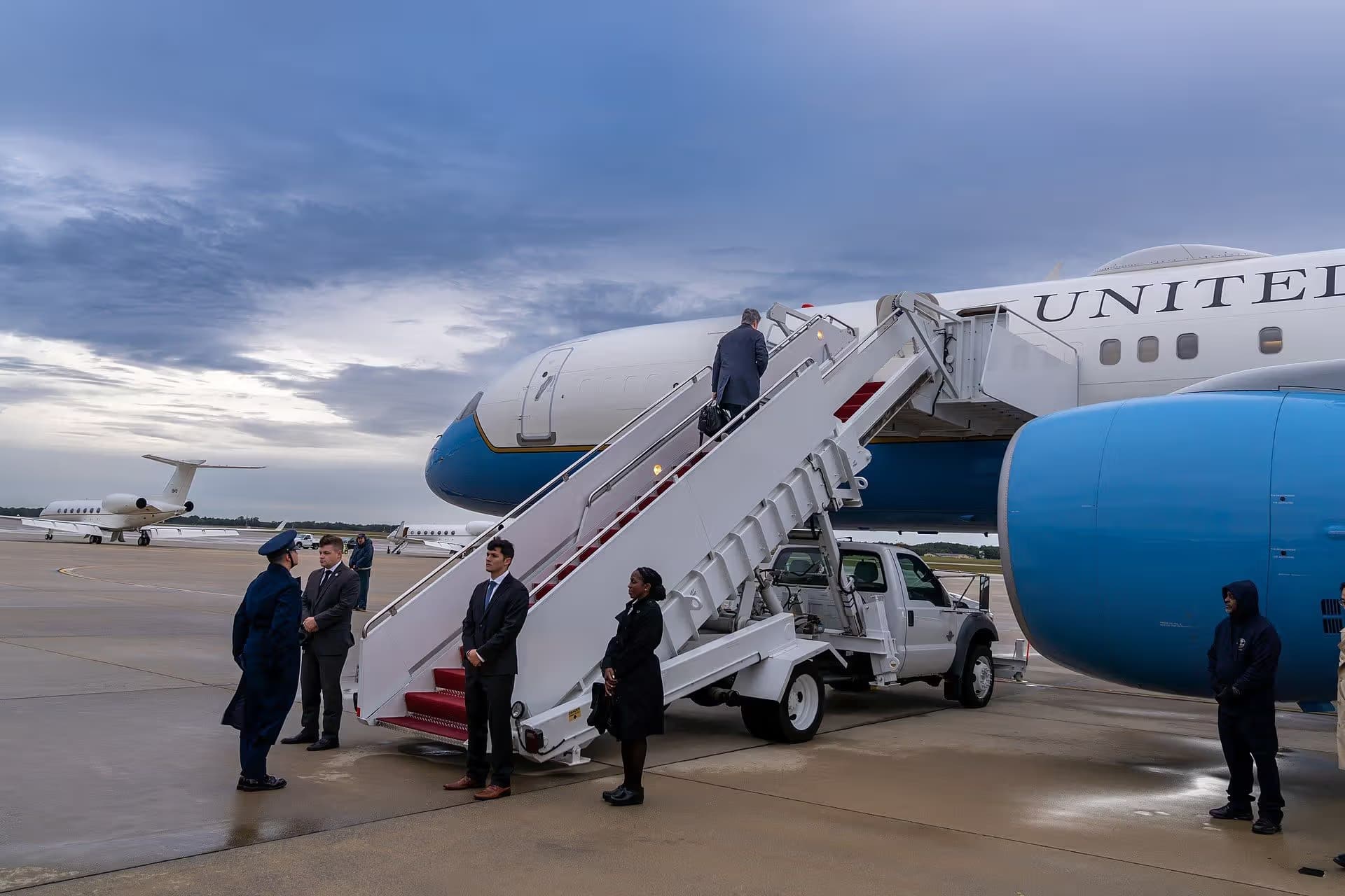 Unidentified — Business jet