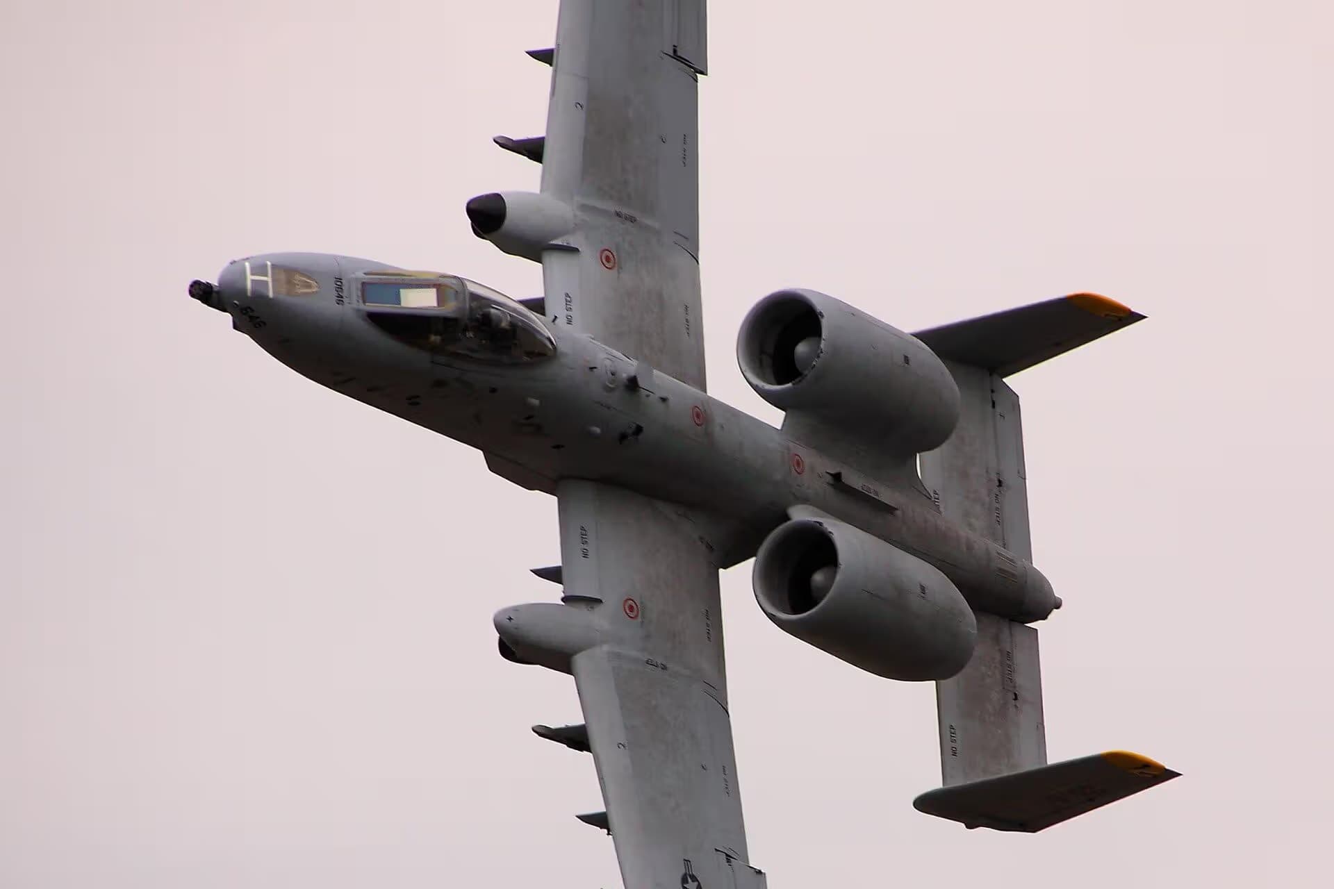 Unidentified — Twin-engine aircraft