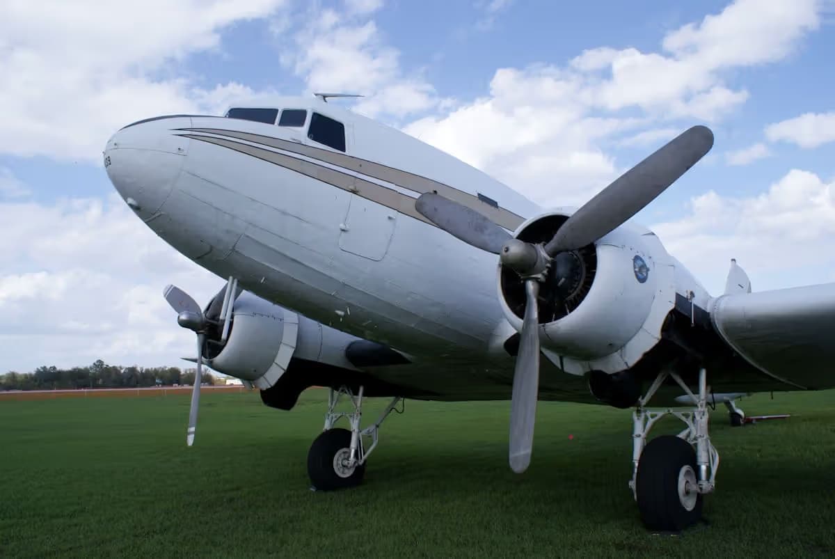 N839M — Twin-engine aircraft
