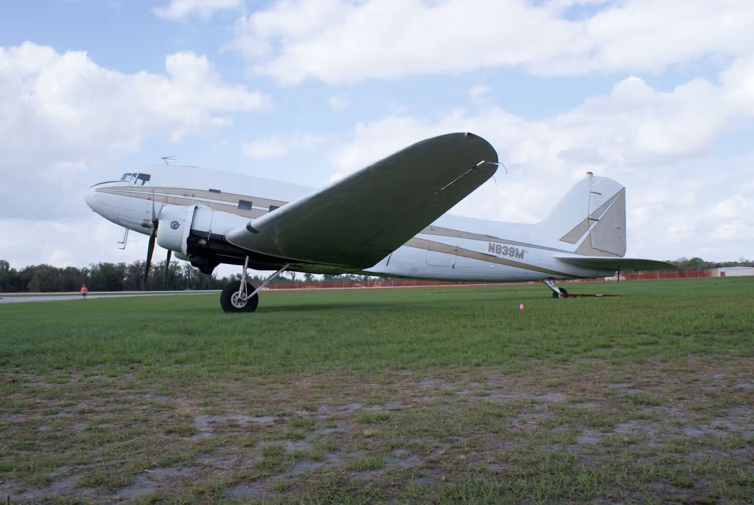 N839M — Douglas
