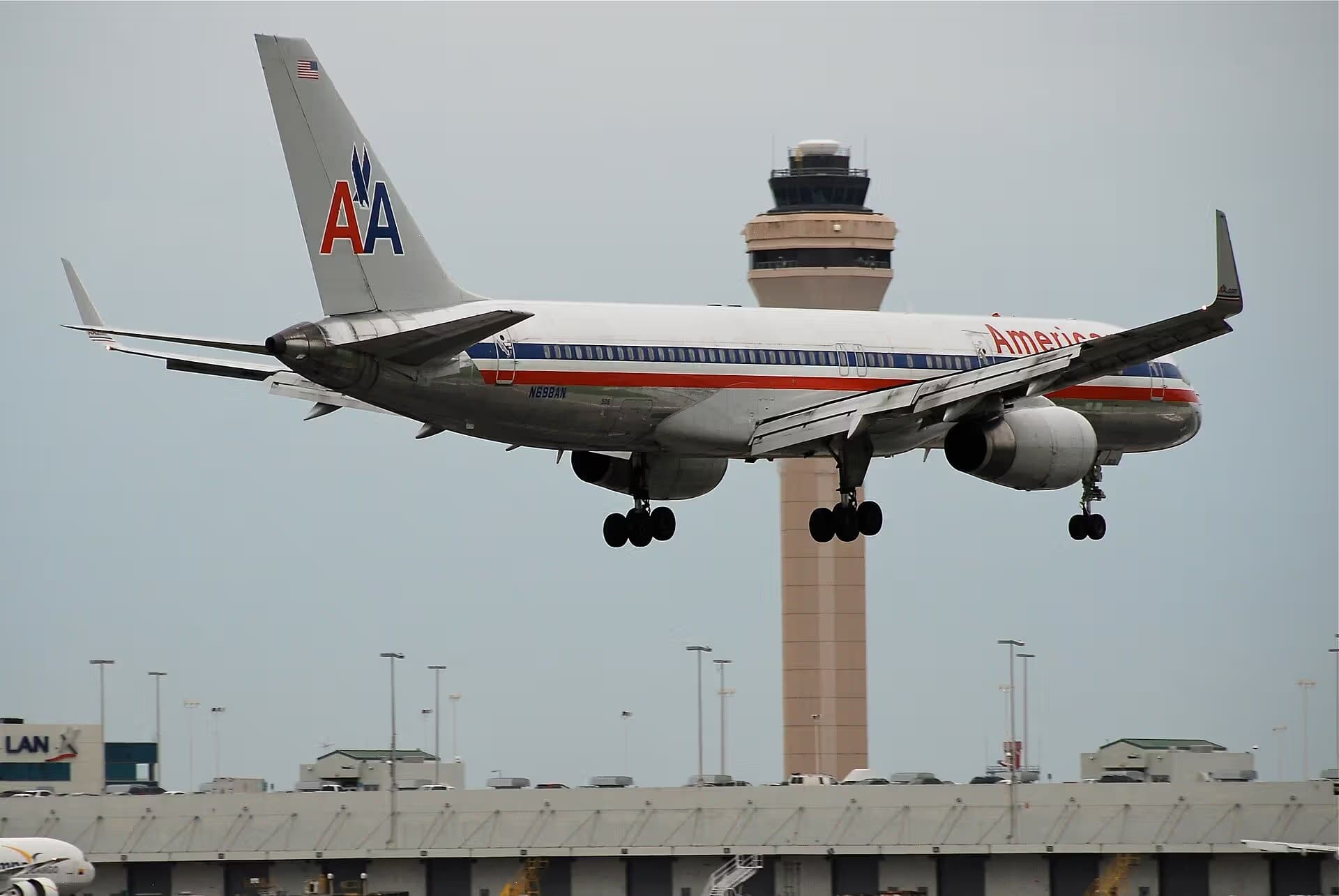 N698AN — Twin-engine aircraft