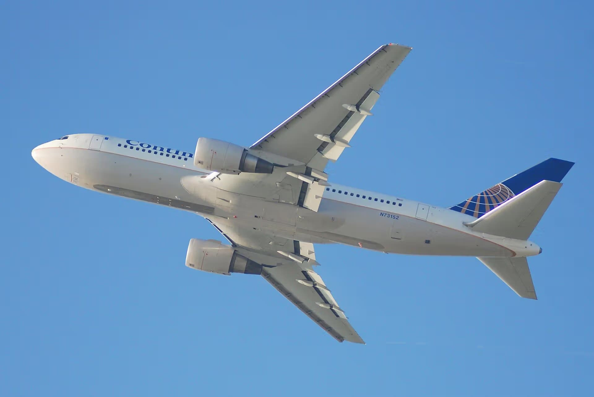 N73152 — Twin-engine aircraft